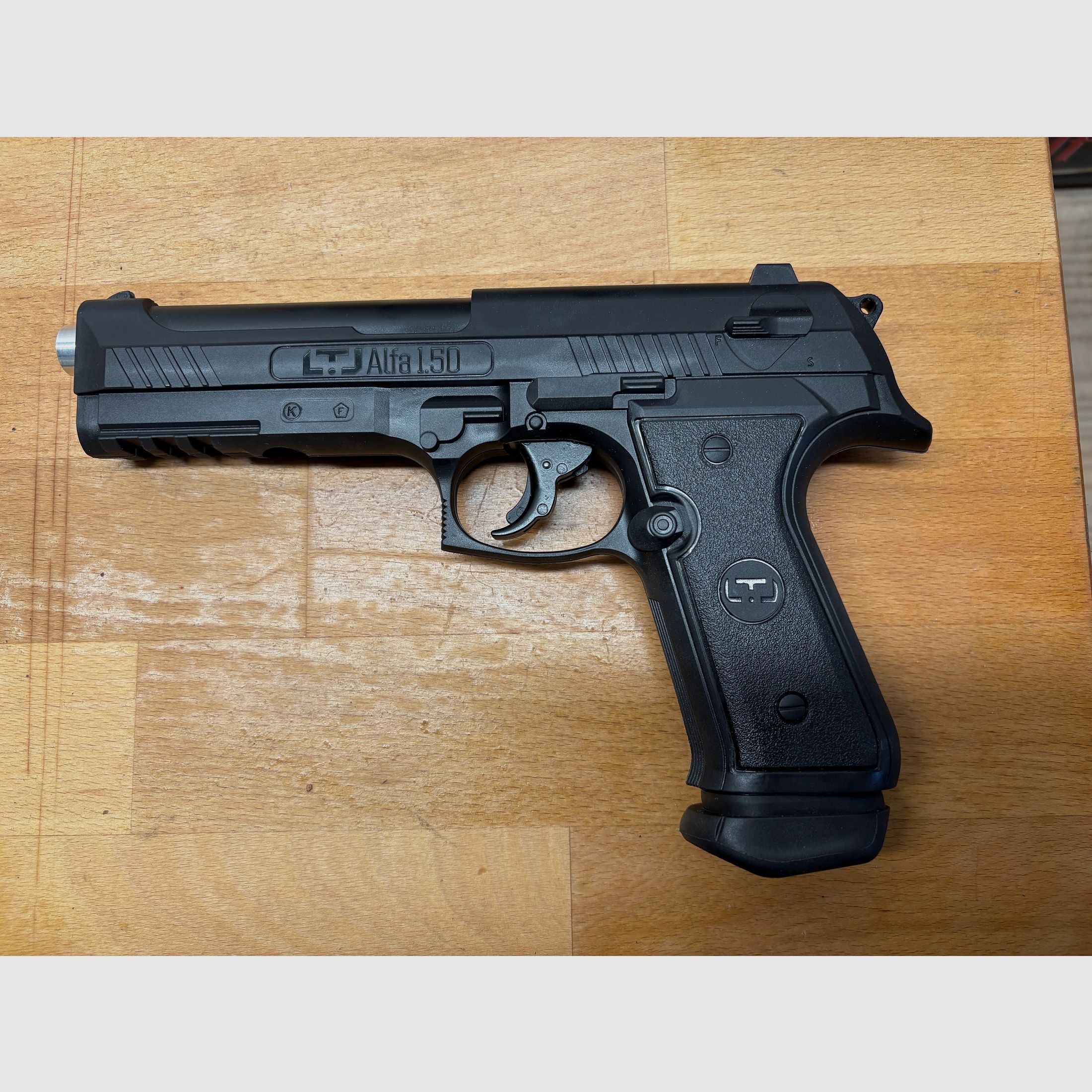 LTL Alfa 1.50 Co2-Pistole cal .50 Defense Training Marker (P18) mit Munition + CO² Patronen 