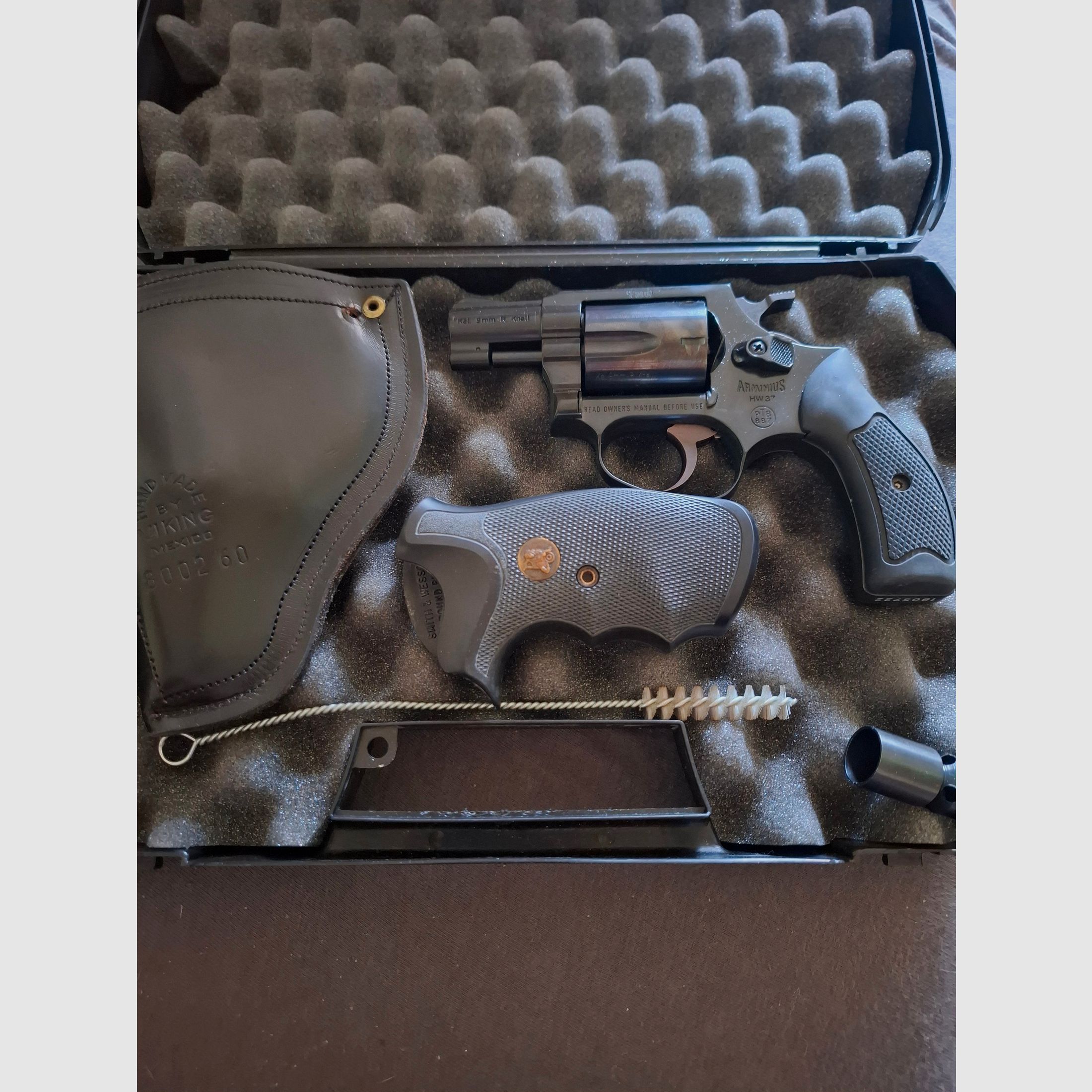 Arminius HW 37 met holster en extra gripplaten