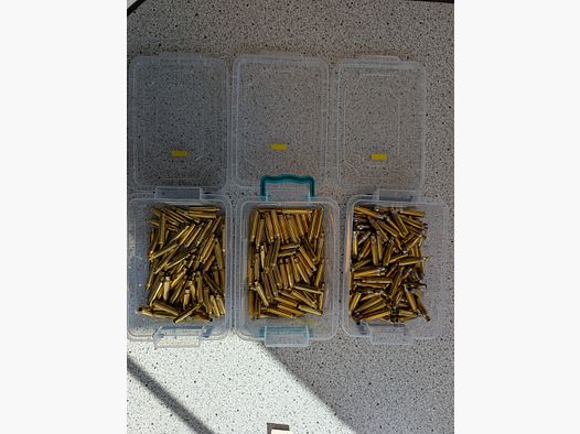 . 223 douilles, ( 249 pièces )