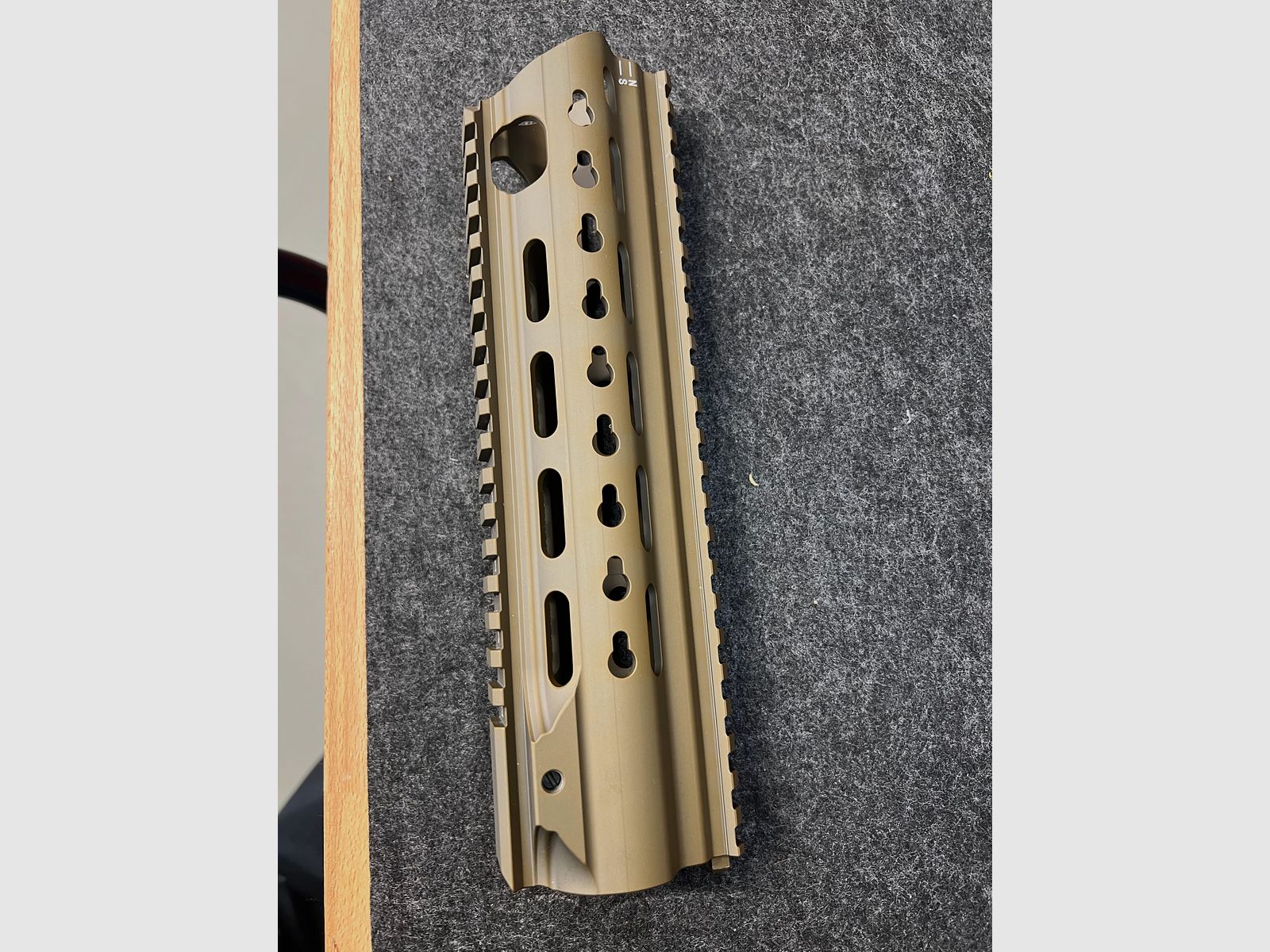 HK MR223 / HK416 Slim Line Handguard 10″ FDE – neuwertig