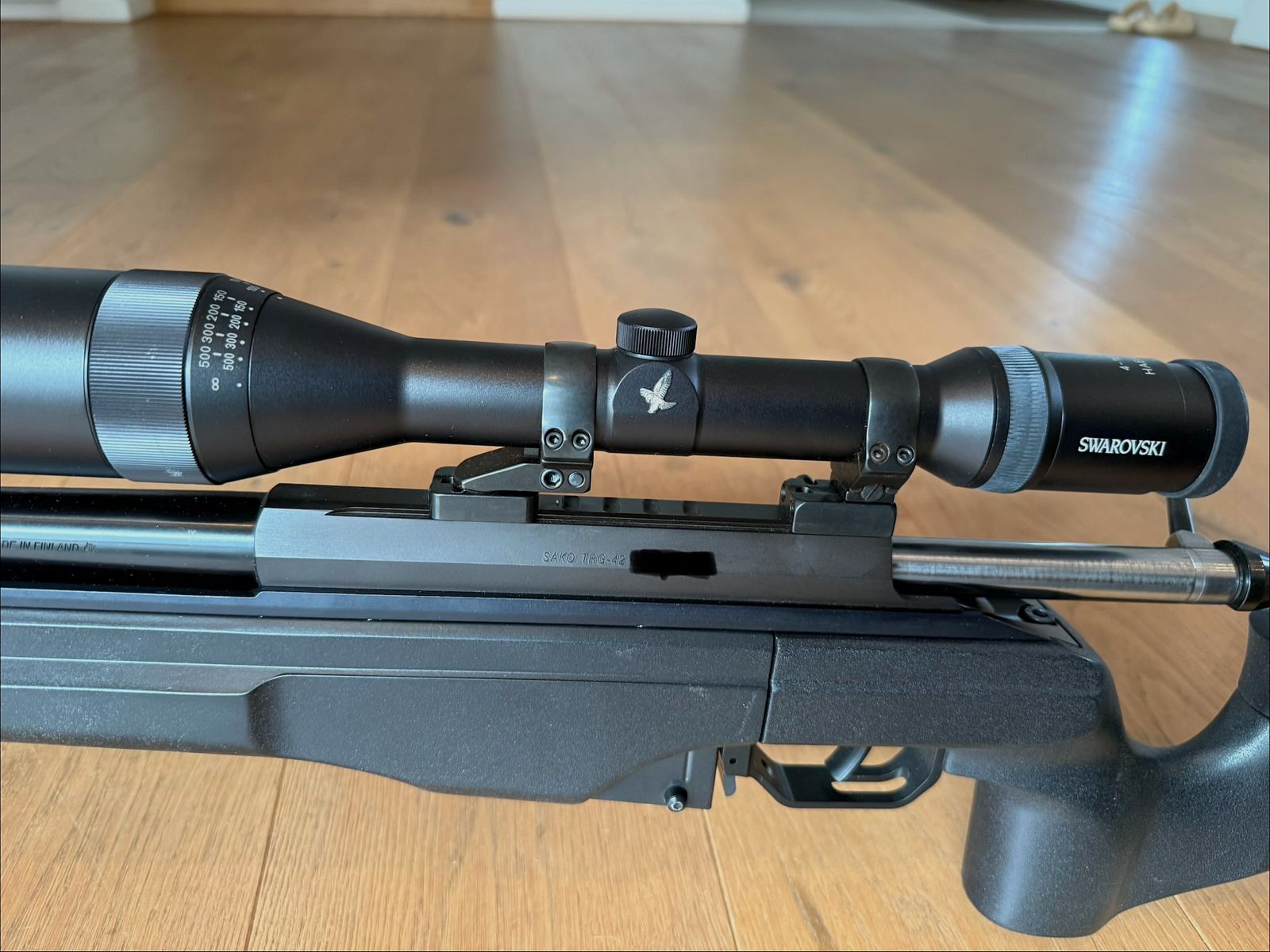 Sako TRG 42, Cal. 300 Win Magnum, negro. Swarovski Habicht, 4-16x50