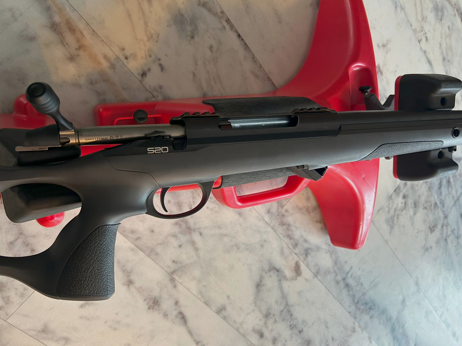  Repetierbüchse Sako S2o Hunter 30-06 Kurz mit Lochschaft und Schalldämpfer