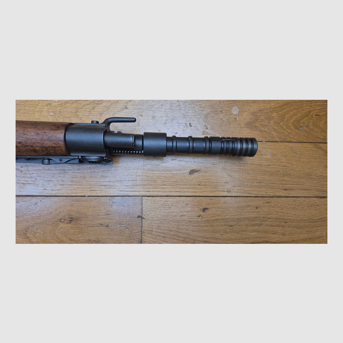 Transitoire Mas 36 mit Visierung des Mas 36-51 - Mono-Nummer Holz, Magazin, Gehäuse, Lauf – Stille Kammer – Originalkaliber 7.5 MAS – Mechanik und Holz in TBE – Wunderschöner Lauf – Waffe aus dem Jahr 1954 – Höchstwahrscheinlich Mas 36 LG 48 umgebaut auf Standard 36-51 – Interessante und wenig verbreitete Variante! – TBE+, Bild 14 von 28