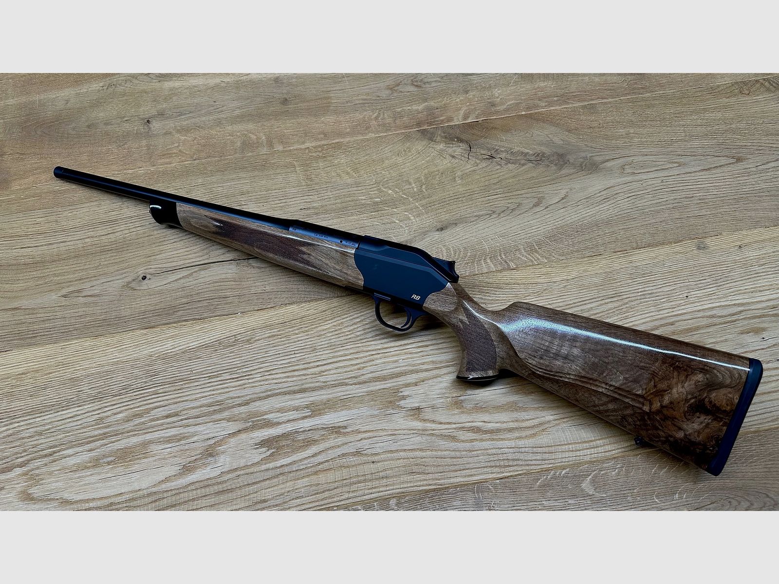 Blaser R8 / HK 3 / M15x1 / gekürzter Lauf / goldenes Logo / AH Kammergriffkugel / Kaliber nach Wahl