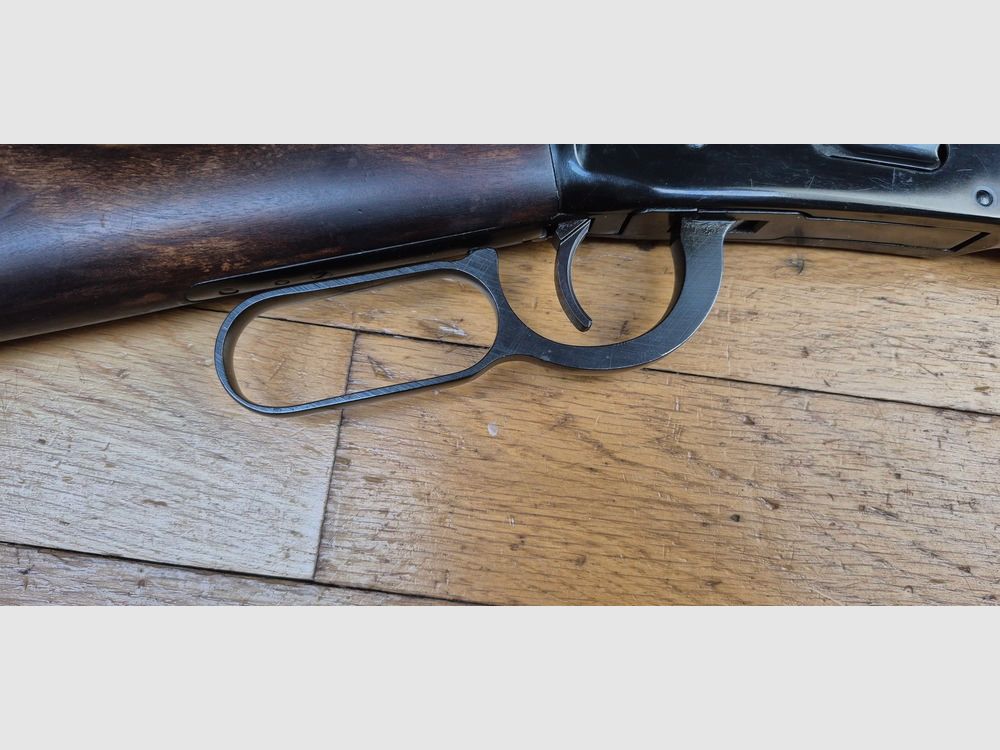 Bellissima carabina Winchester modello 1894 – Calibro 30-30 – Prodotta negli USA nel 1969 – Capacità 8+1 – Bellissimo noce rosso – Condizioni meccaniche ed estetiche rare per i suoi 56 anni! – Bellissima costruzione Made in USA – Calcio in acciaio precedente al 1971 – TBE++, immagine 6 di 40