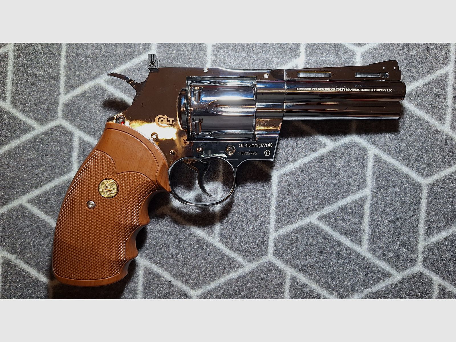 Colt Python 4" / Całość metalowa chromowana / 4,5 mm BB / CO2