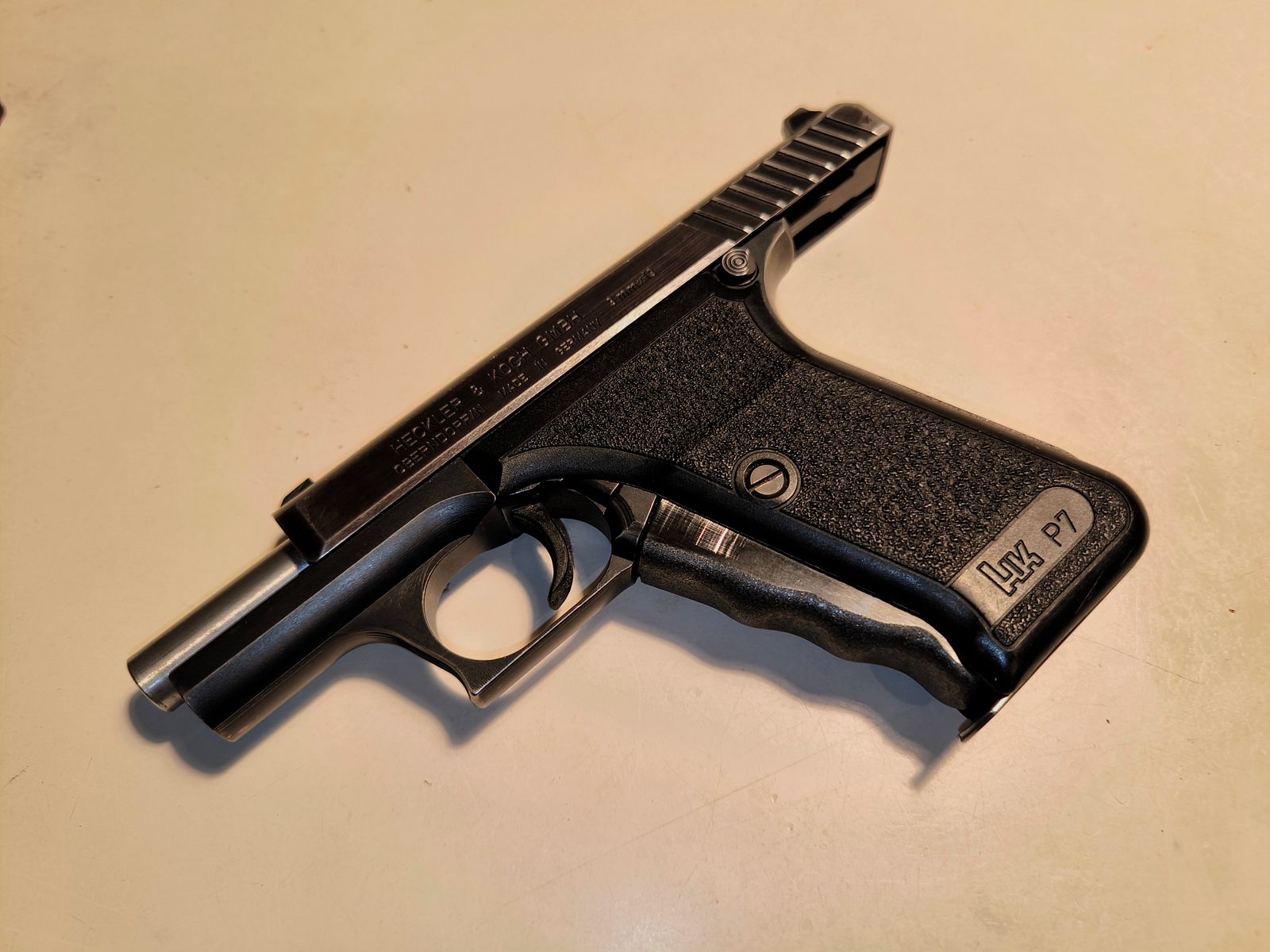 Heckler & Koch P7 - 9mm