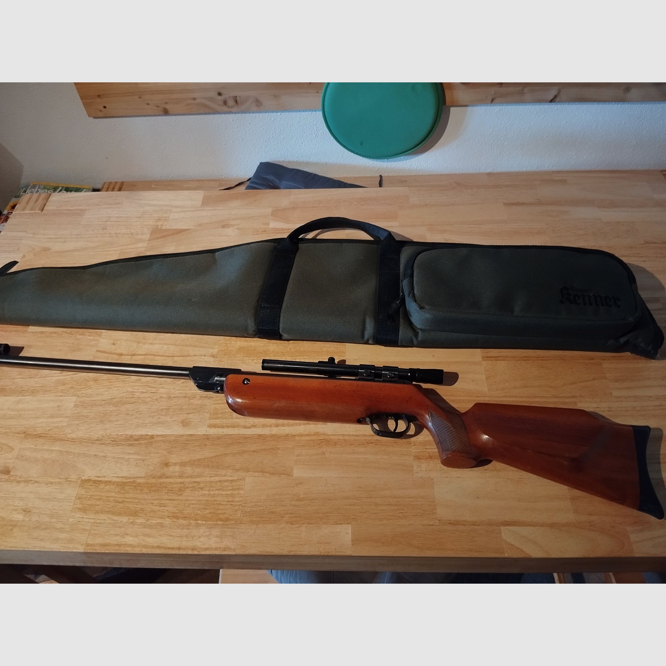 Super Komplett Preis.. Biete ein gut erhaltenes Oldtimer 70er Jahre  Luftdruck Gewehr LG 4,5 Modell 55 von Walther .