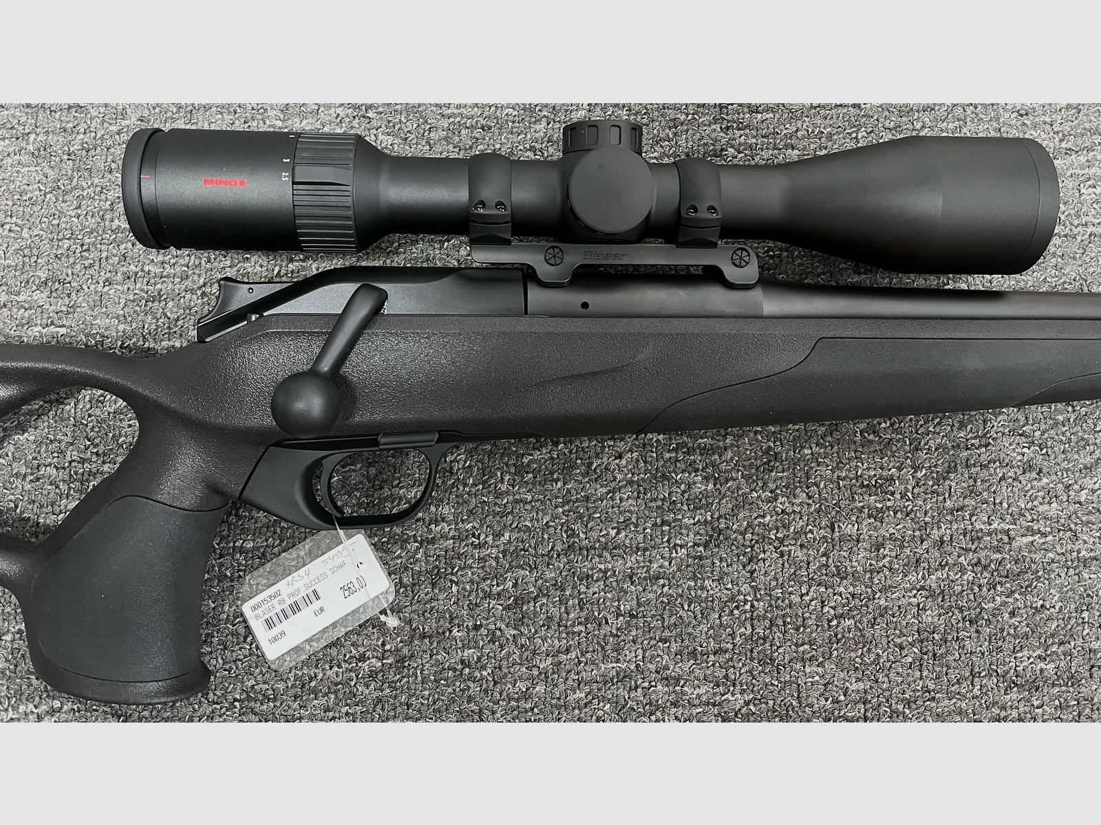 Blaser R8 Professional Succes + Minox RS4 2,5-10x50 + Blaser Sattelmontage