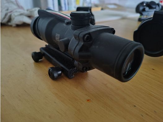 Mirino stile ACOG / clone – Perfetto per Airsoft (M4 / Scar / ecc.)