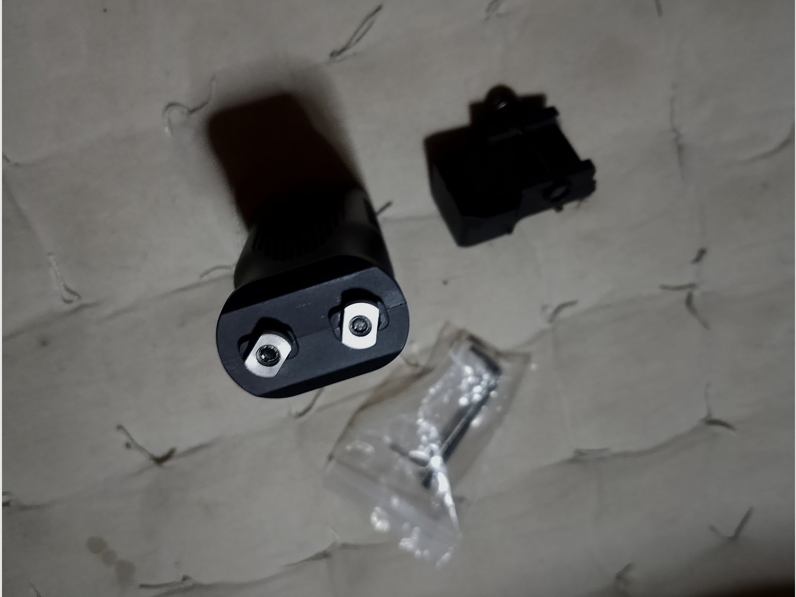 Laser en voorgrip grip zwart grip universele Airsoft Softair Paintball wapen geweer roodpunt Picatinny