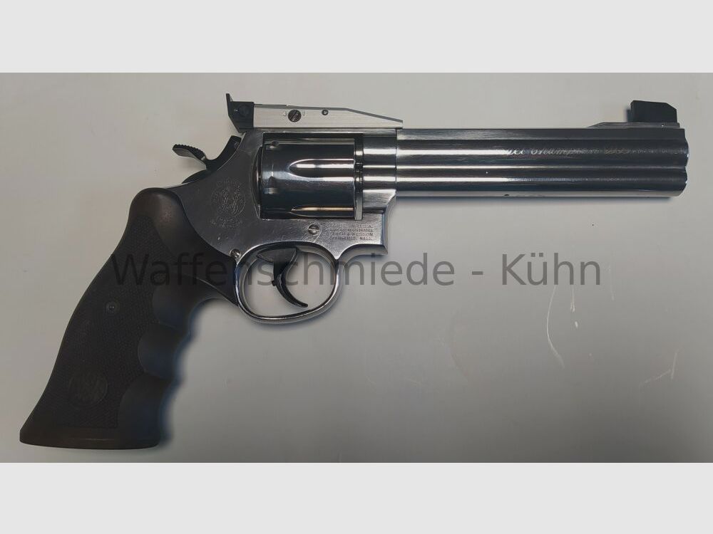 Smith & Wesson Target Champion 686