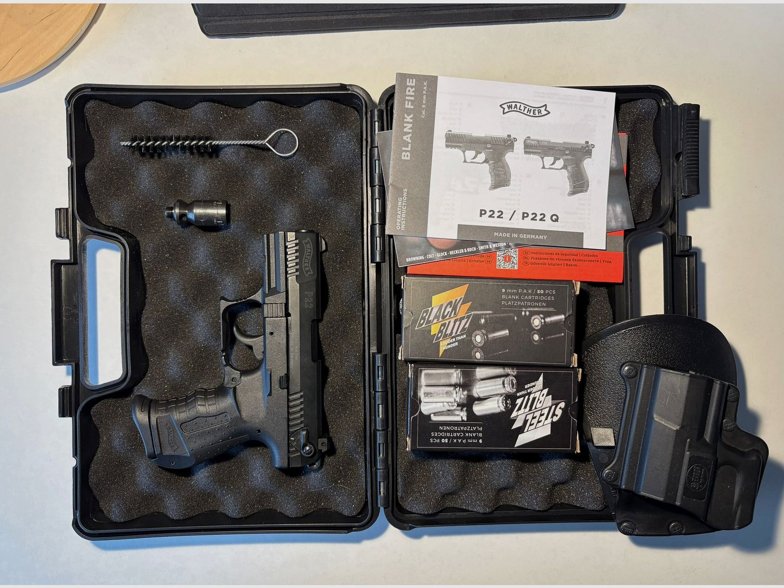 Walther P22 Ready Schreckschuss Pistole 9mm P.A.K. schwarz inkl. Holster und 84 Platzpatronen