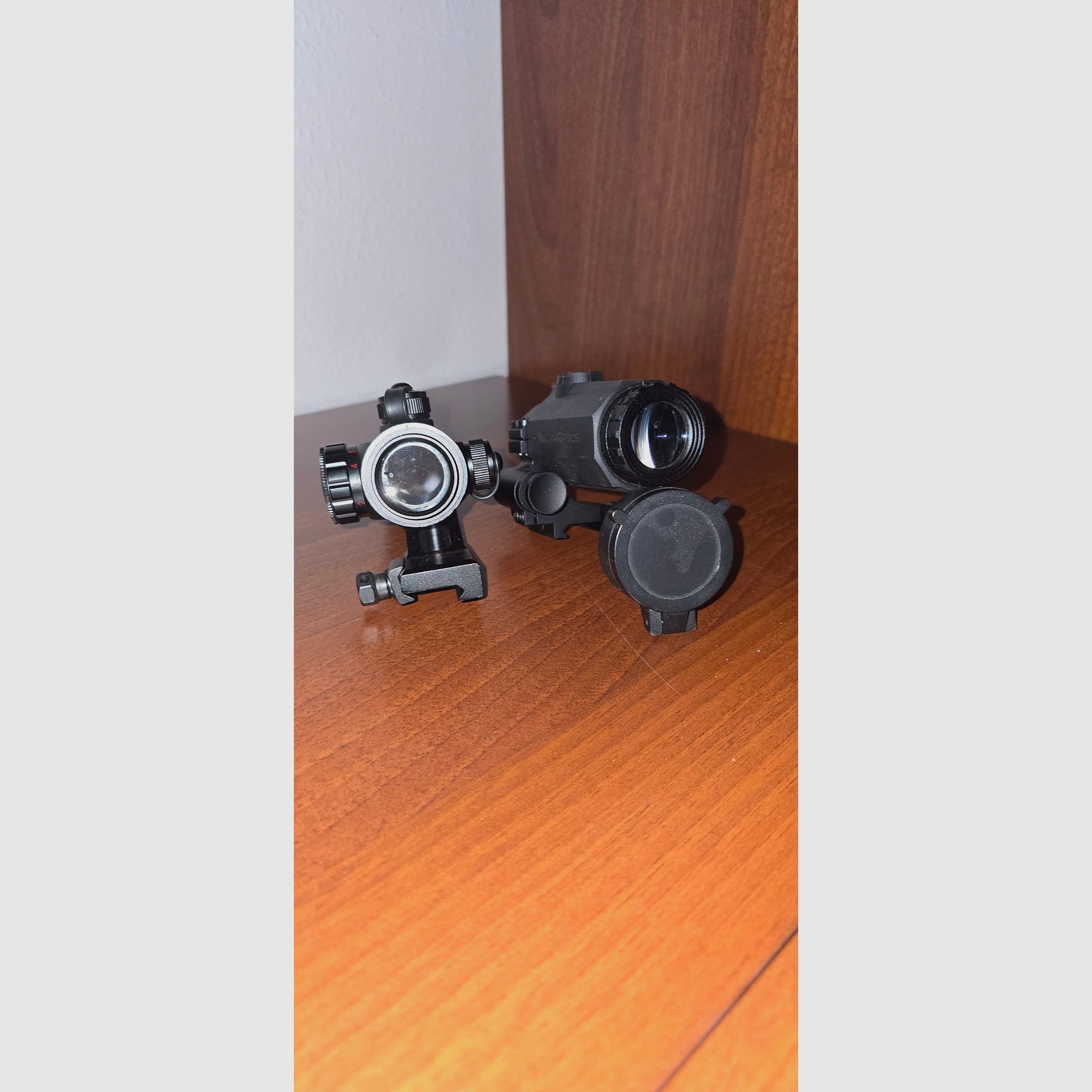 Red Dot V2 met 3x optiek - Als nieuw