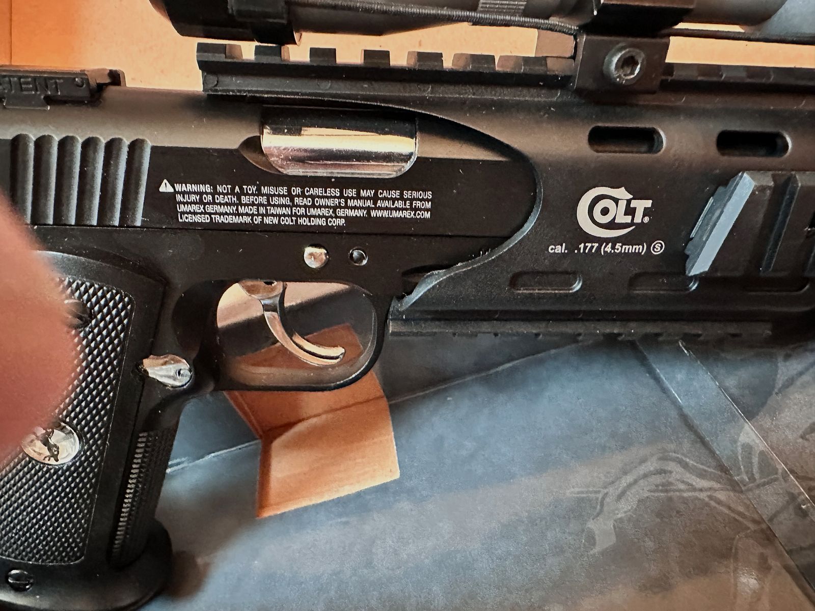 Colt Special Combat Xtreme (réplica de CO2 con marcas originales “Colt”)