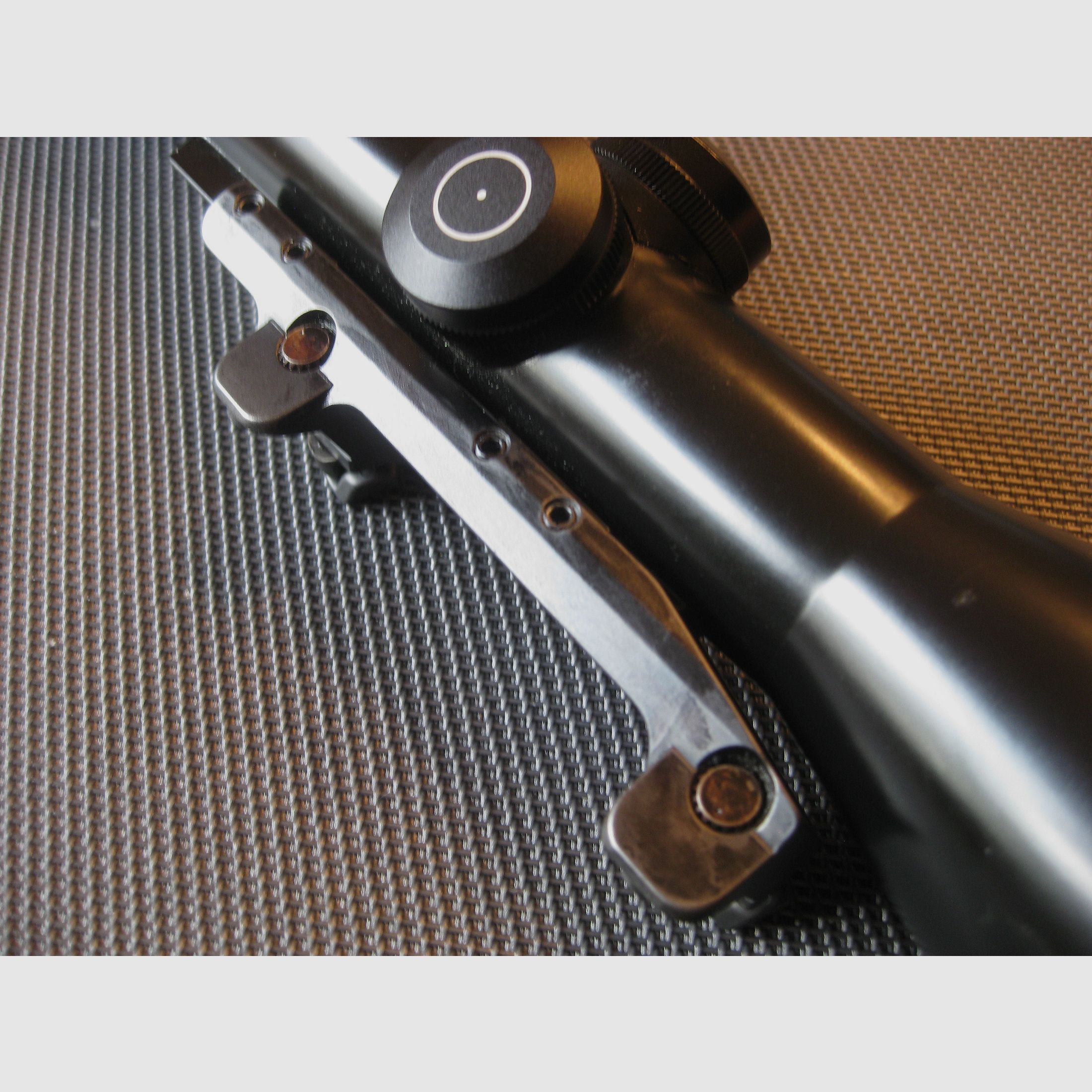 Gebrauchter KLASSIKER. Das Schmidt&Bender 3-12x50 mit Absehen-1 (ähnlich ZEISS-Diavari Absehen) inkl. älterer Blaser-Sattelmontage! Kein Swarovski-LEICA-Kahles-Nickel