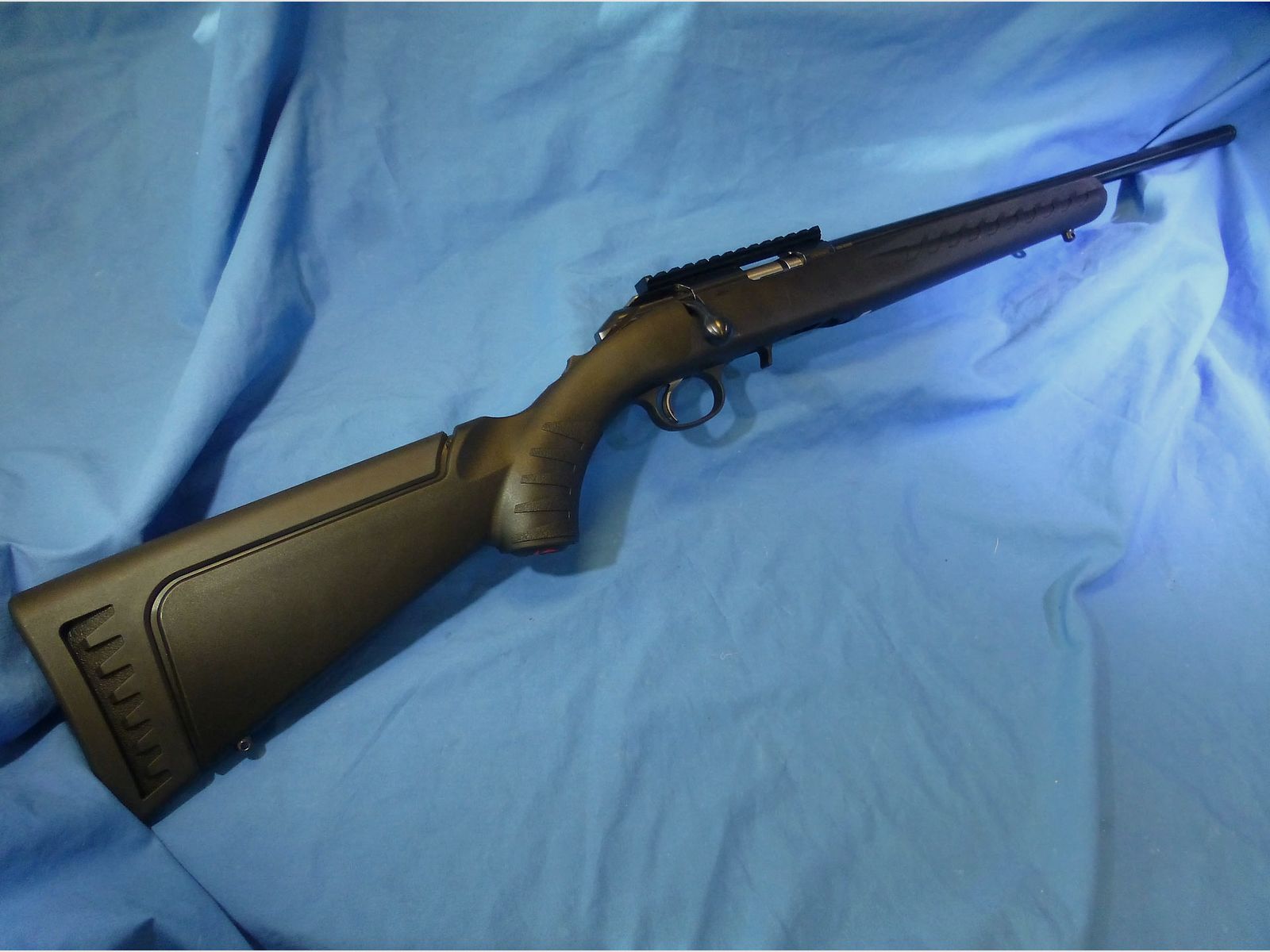 RUGER American Rimfire Repetierbüchse, 22LR mit Gewinde, Bild 1 von 3