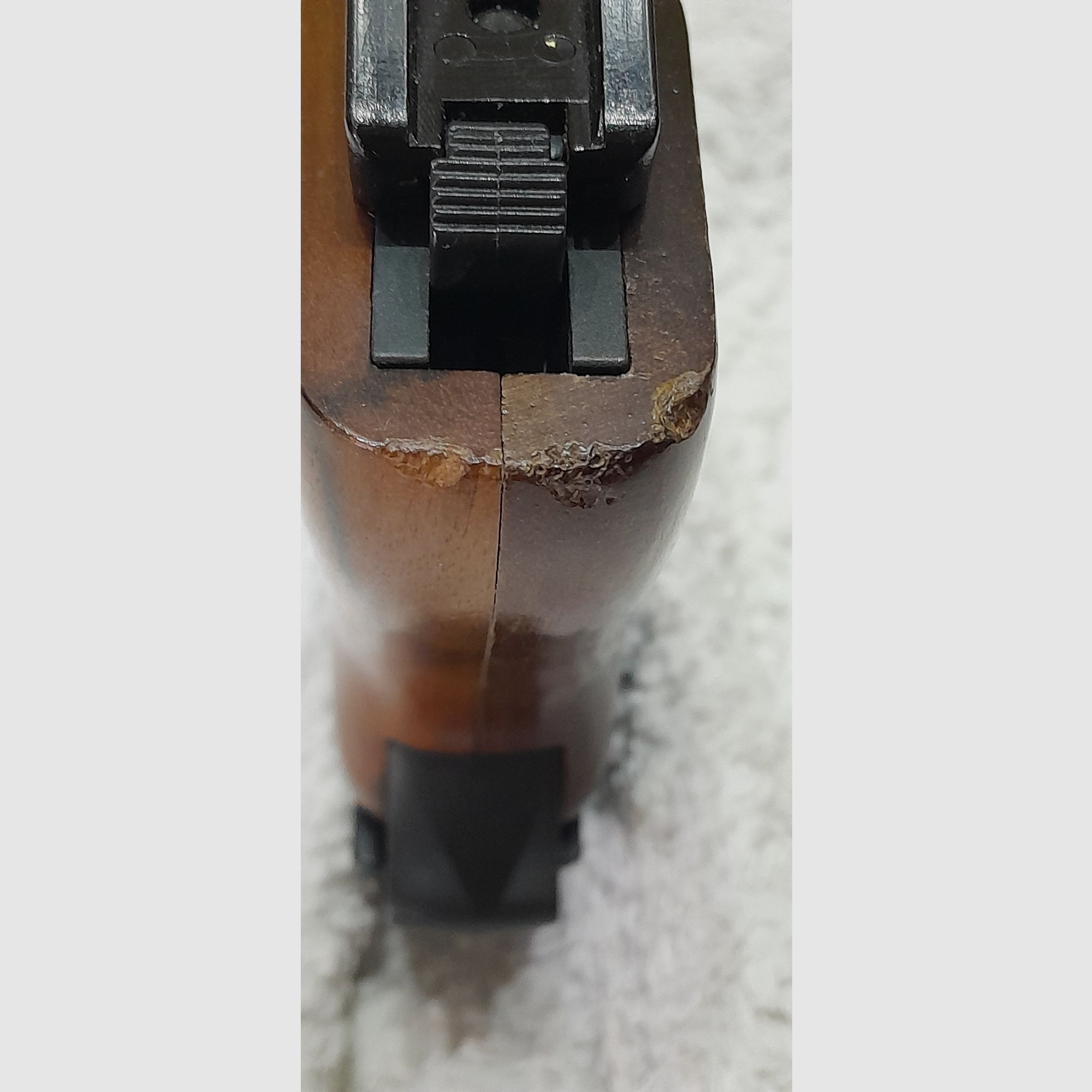 Röhm RG 800, Kal. 8mm K., mit Echtholz-Griffschalen, Abschussbecher und 35 Stück Patronen