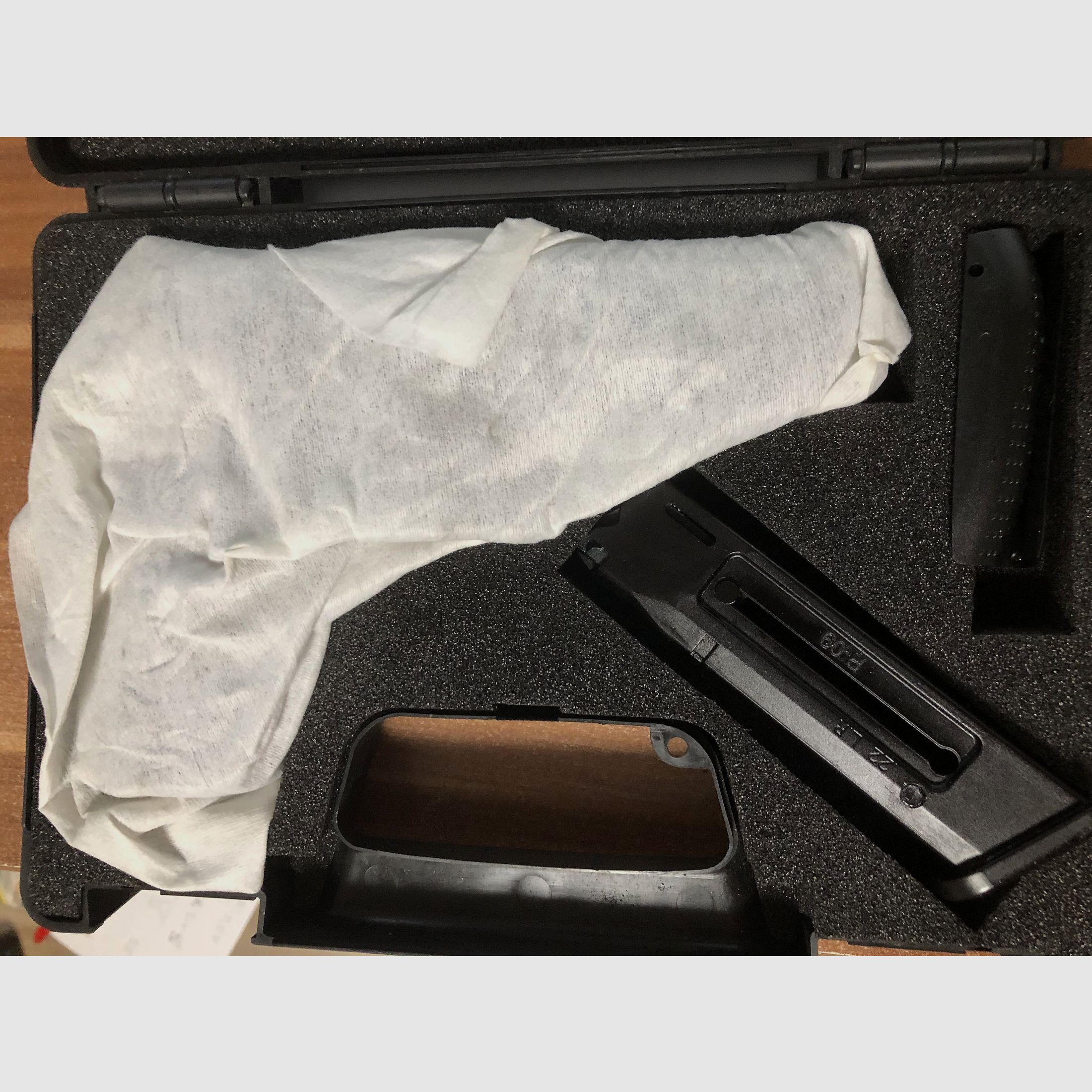 CZ P-09 Kaliber 22 lfb te koop en een sportpistool IZH-35M, als cadeau erbij!