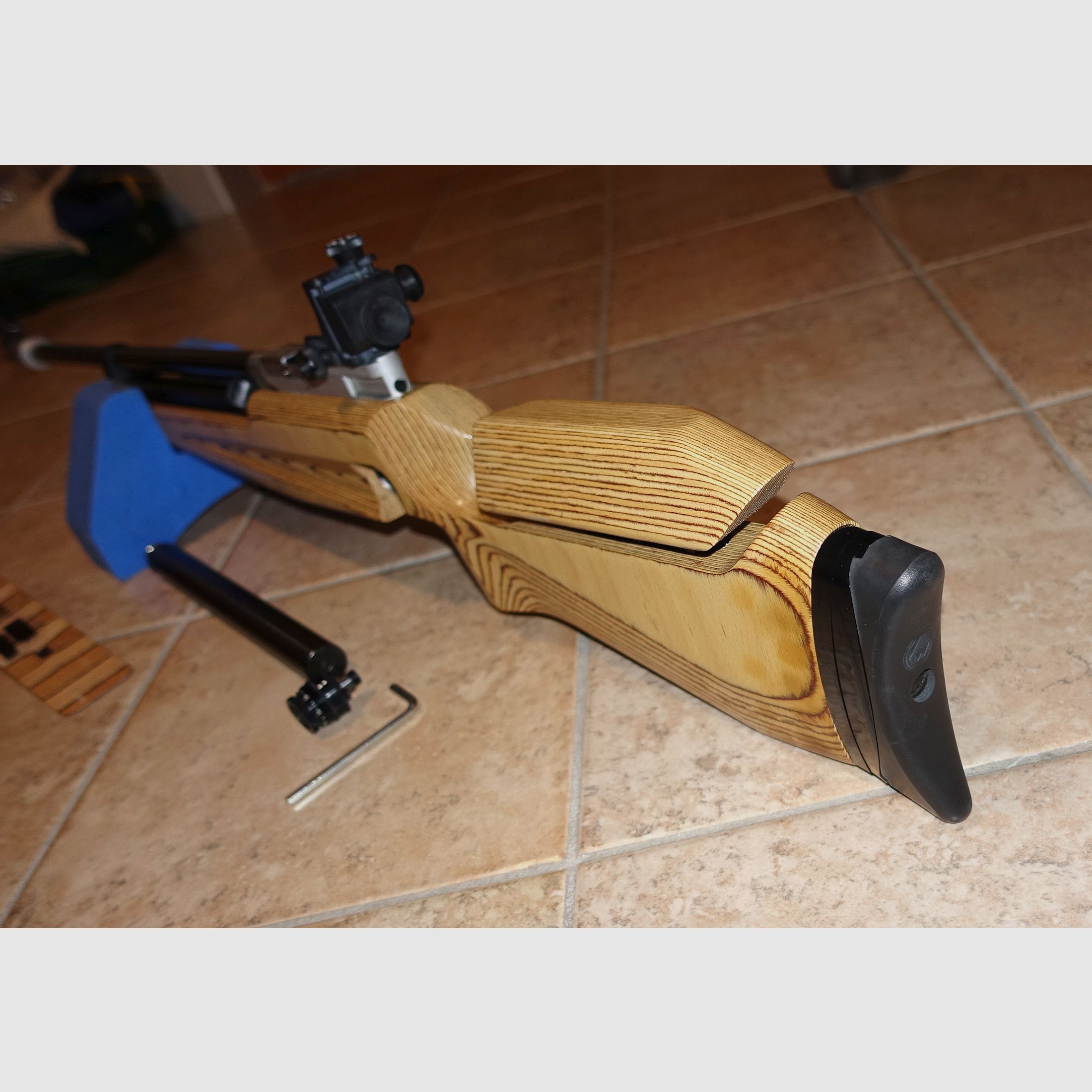 Fucile da competizione Feinwerkbau Mod. C60 + 2 cartucce + adattatore di riempimento