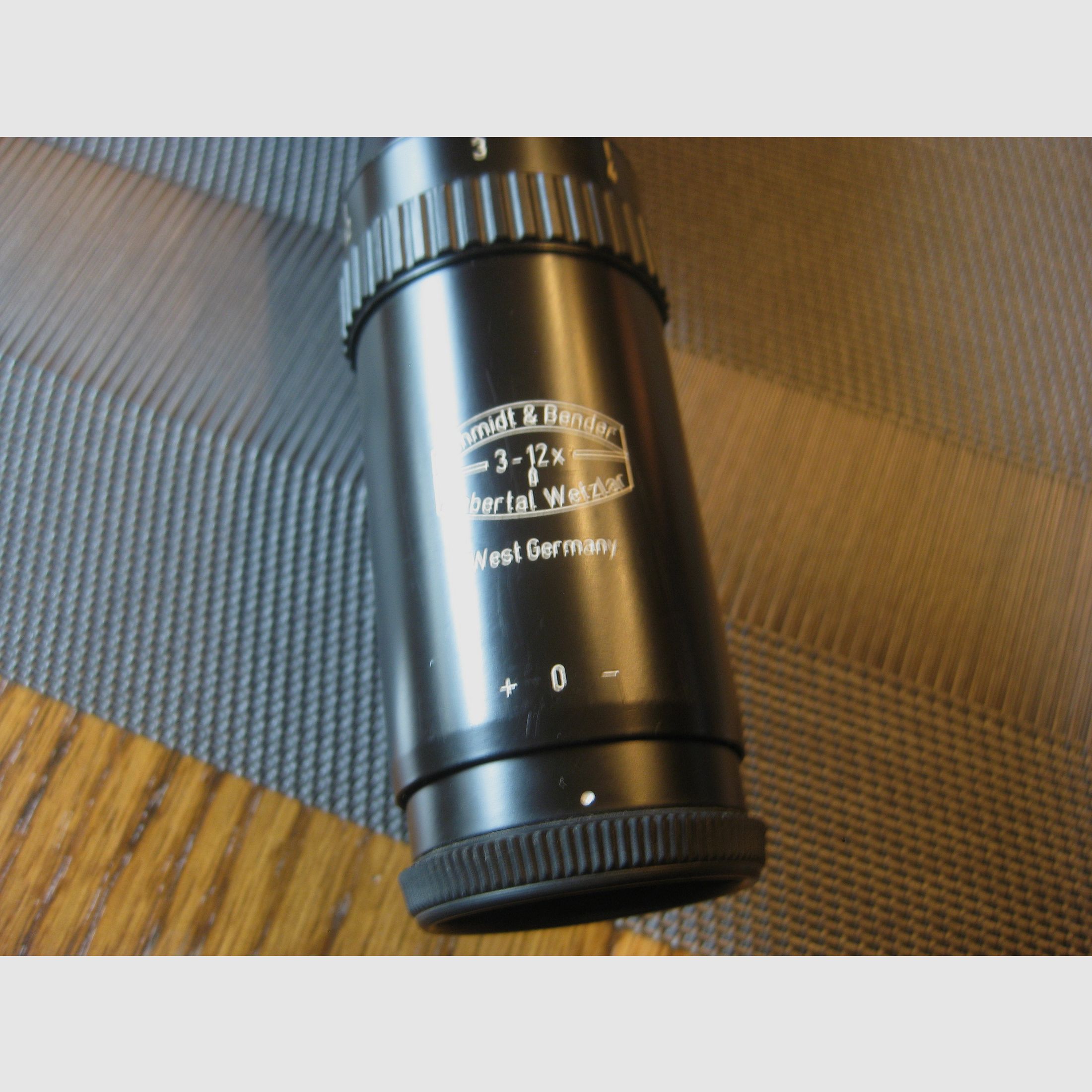 Gebrauchter KLASSIKER. Das Schmidt&Bender 3-12x50 mit Absehen-1 (ähnlich ZEISS-Diavari Absehen) inkl. älterer Blaser-Sattelmontage! Kein Swarovski-LEICA-Kahles-Nickel