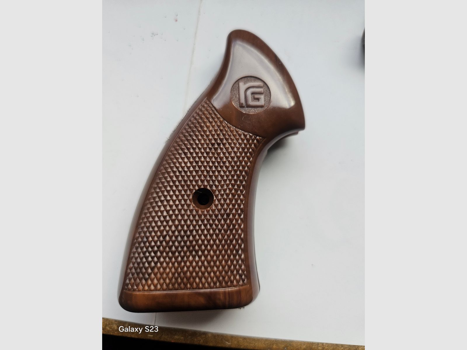 Okładziny rękojeści rewolweru Röhm..