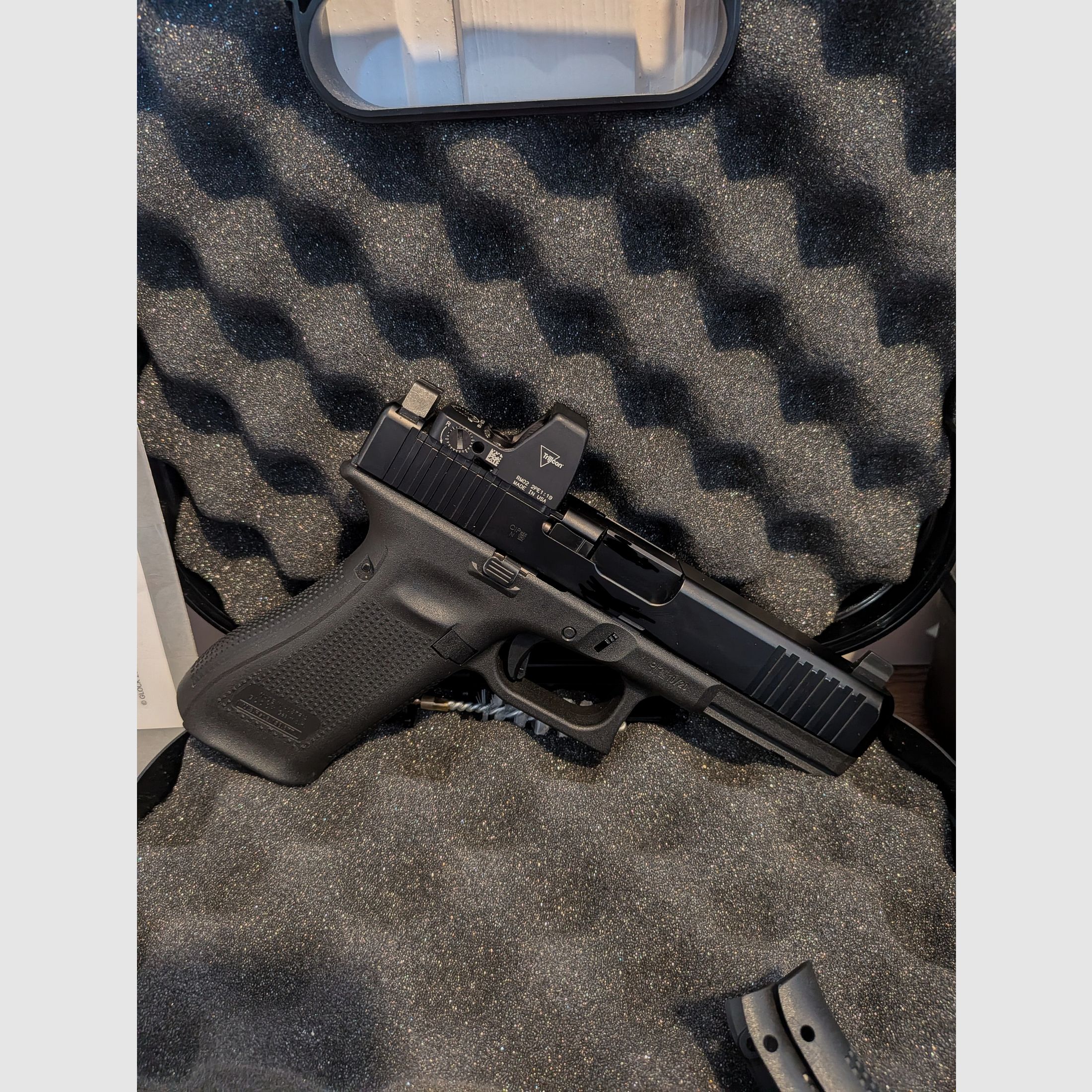 Glock 17 MOS Gen5 9x19 Trijicon RMR Aimpoint 11 magazine, image 5 of 5