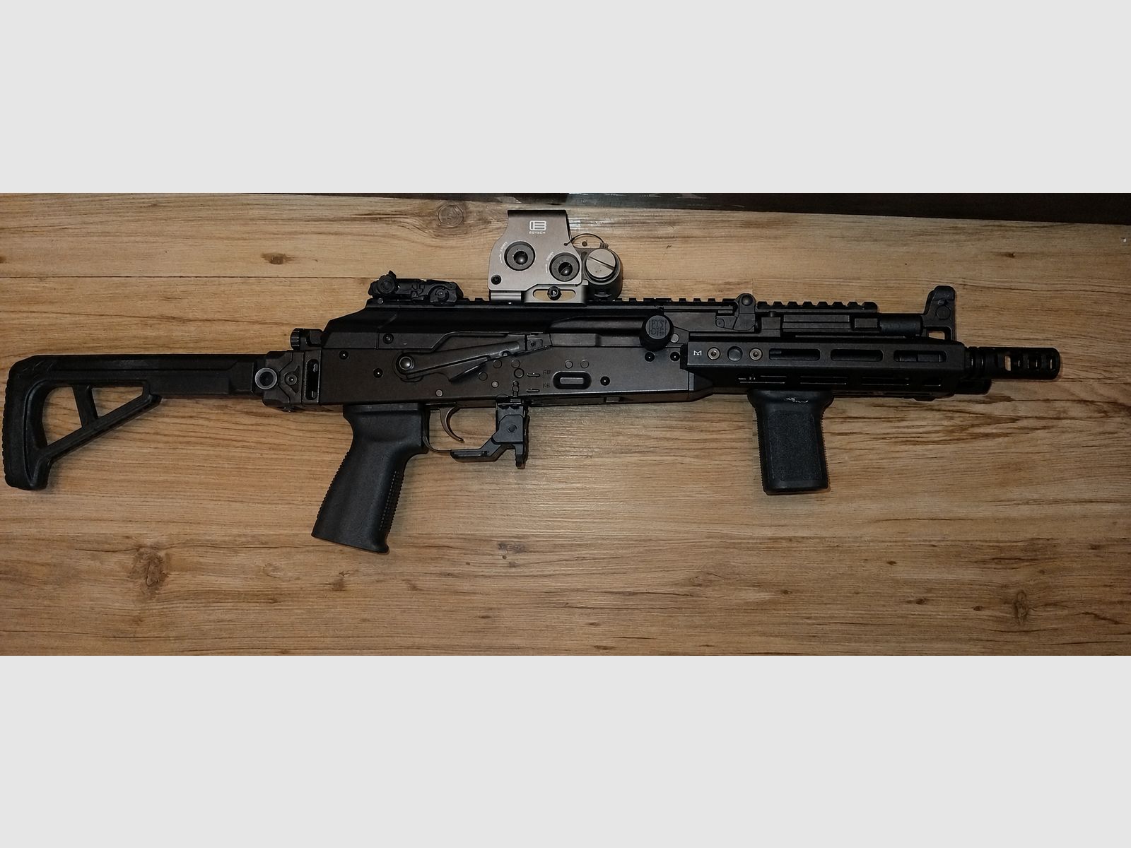 Tokyo Marui AKX / 2x magazine / Reptilia pistol grip / charging handle