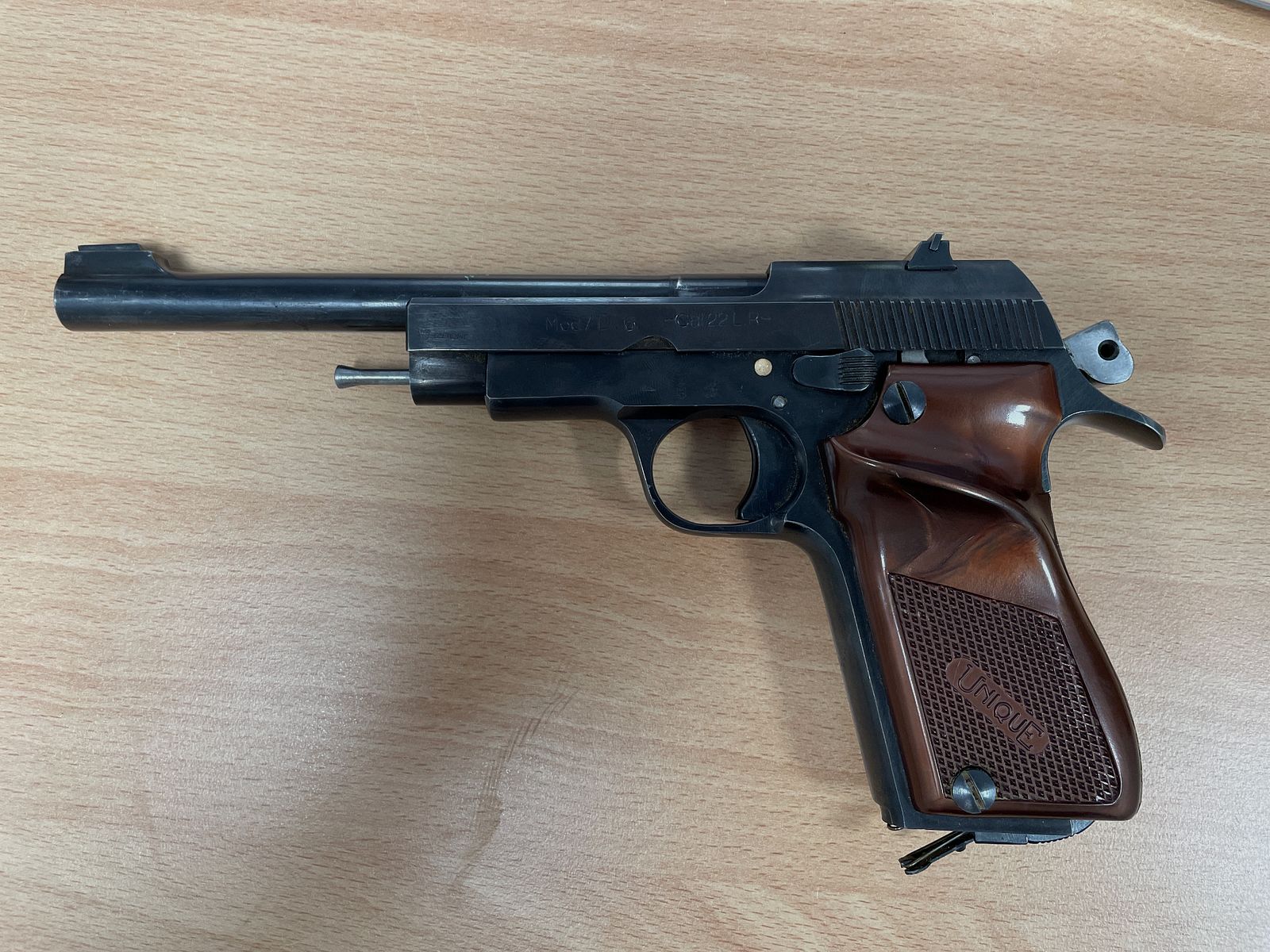 Pistole Unique D.6 Kaliber 22