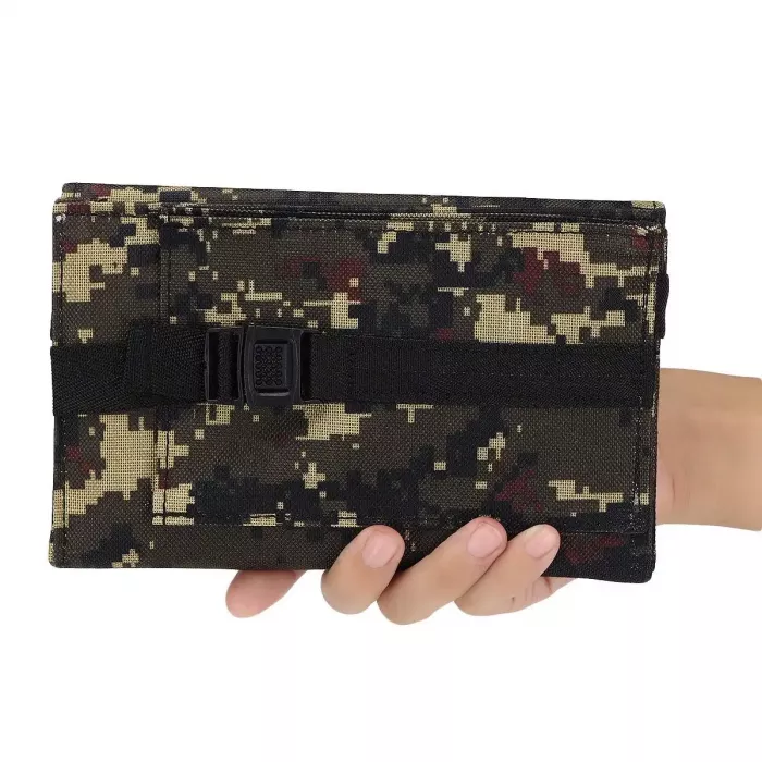 Piccolo pannello solare pieghevole con porta USB 10-20 watt in Digital Camo Green, immagine 2 di 7