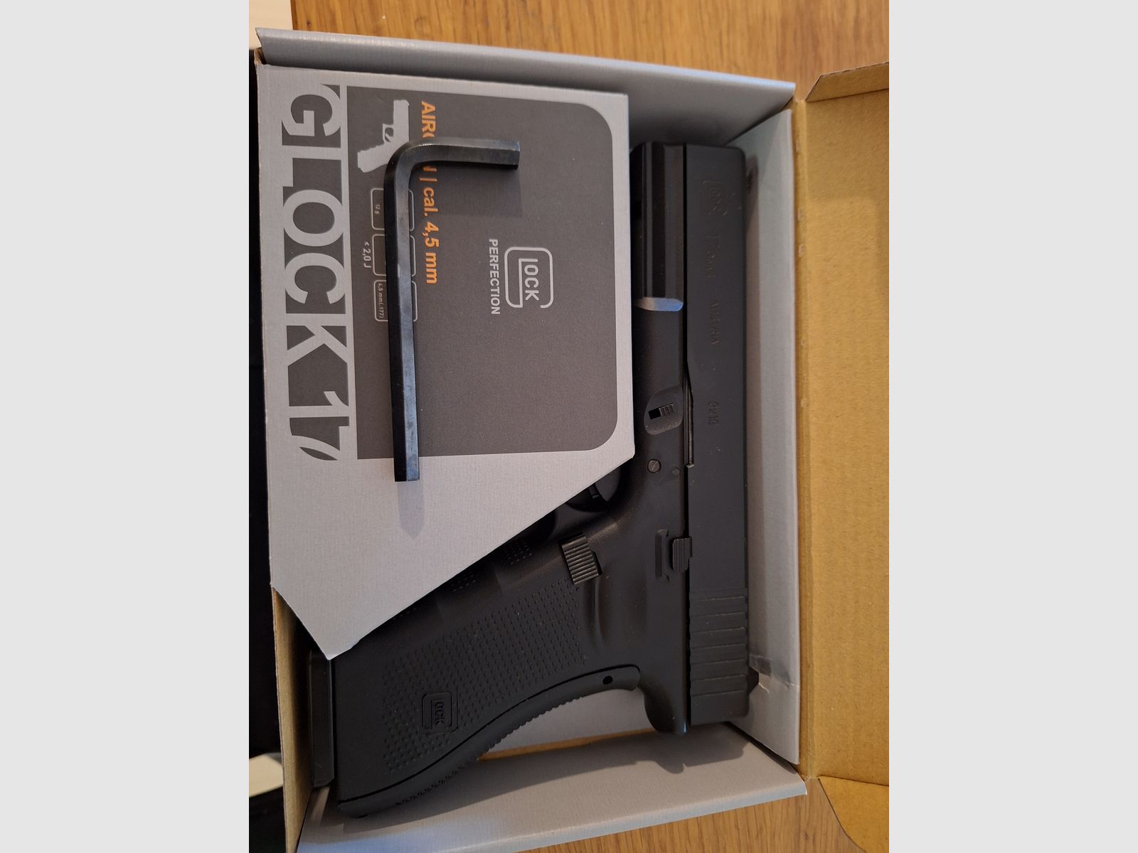 Glock 17 Gen4 Co2 guter Zustand 4,5 mm Stahl-BB mit Blowback
