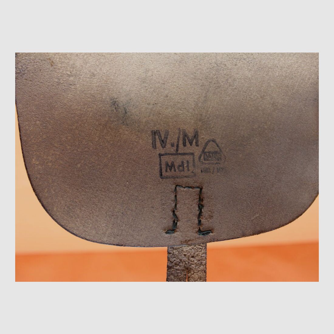 DDR MDI SURPLUS Suhler Werkstätten LP1: Signal pistol bag leather black, 1st model without ammunition compartment MdI stamp