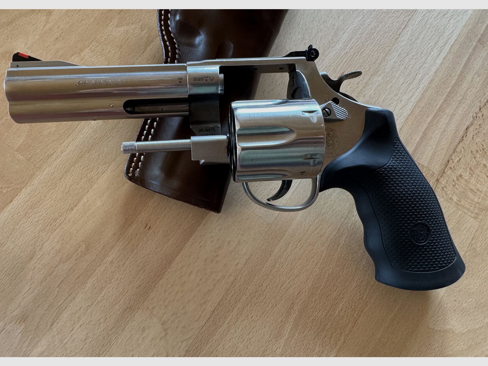 Smith & Wesson 629 Classic, 5" barrel. As new