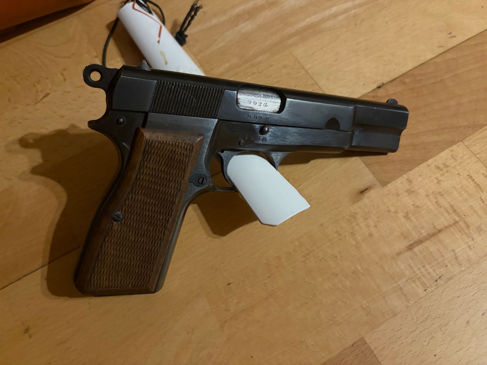 Pistolet FN, image 2 sur 2