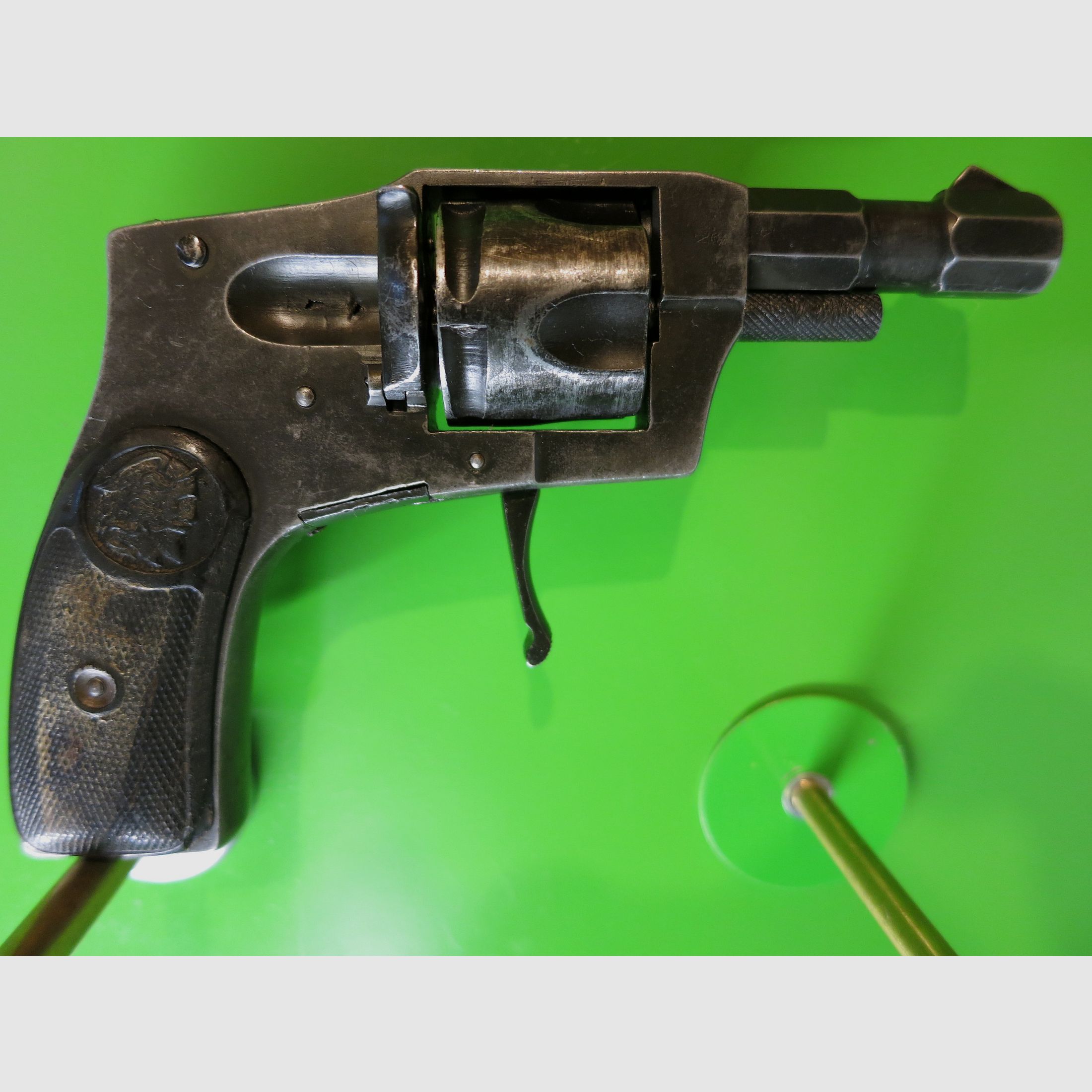 Friedrich Pickert, 'Hammerless' Revolver, Arminius Modell 7, Kal. 7,65 mm Browning     #90-