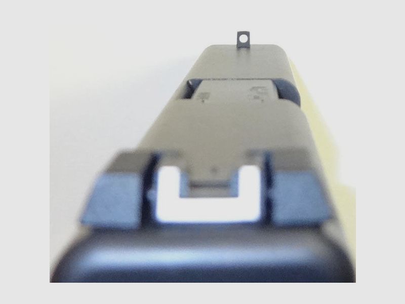 Glock	 Pistole Glock 17 Gen4 mit Gewindelauf M13,5x1 im Kaliber 9mm Para ( 9x19 ) Inkl. Zubehö
