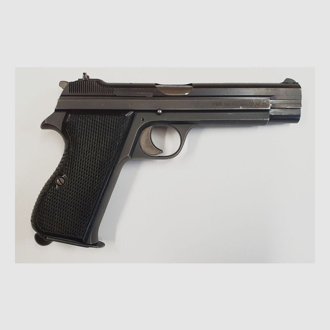 Pistolet SIG P210-2 w kalibrze 9mm Luger (9x19) w tym kabura i zapasowy magazynek, WYPRODUKOWANE W SZWAJCARII, zdjęcie 6 z 10