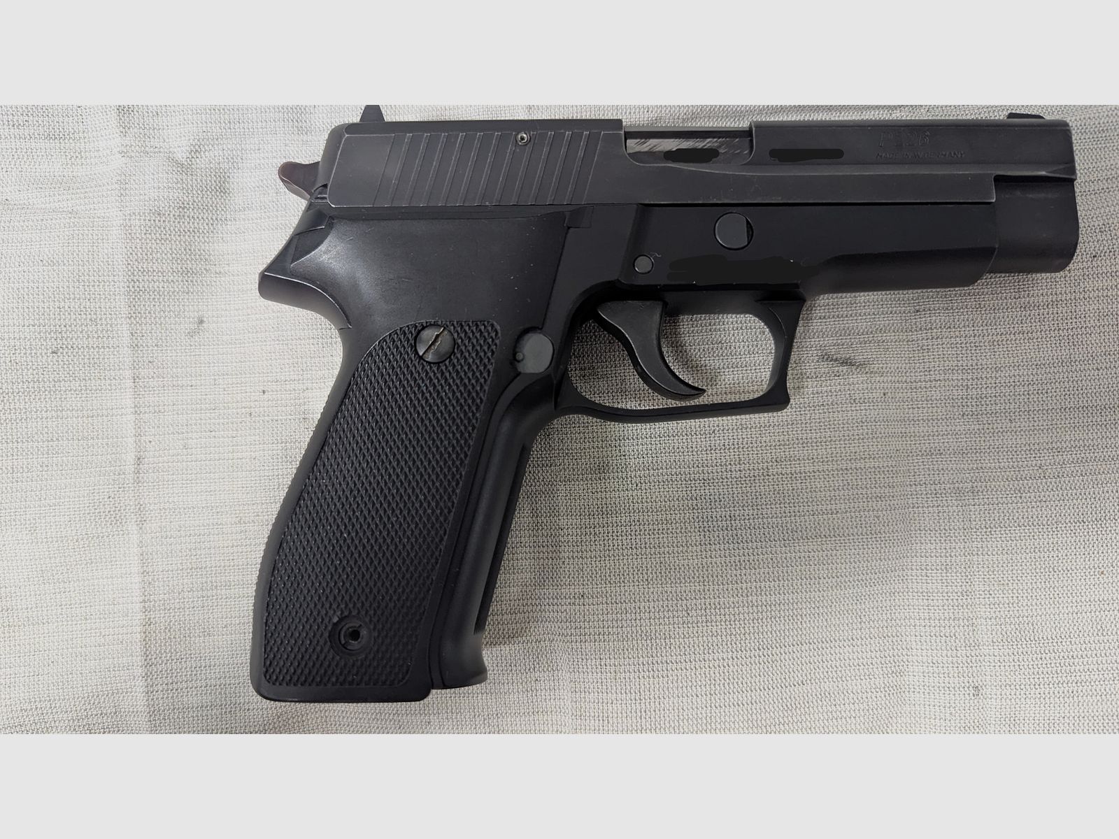 SIG Sauer P226 – 9 mm – buone condizioni fino a molto buone – incluso caricatore e fondina