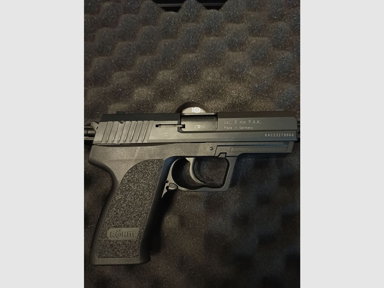 RG 96   BLK   9mm   P.A.K.   9R   PTB 699   (pistola a salve)