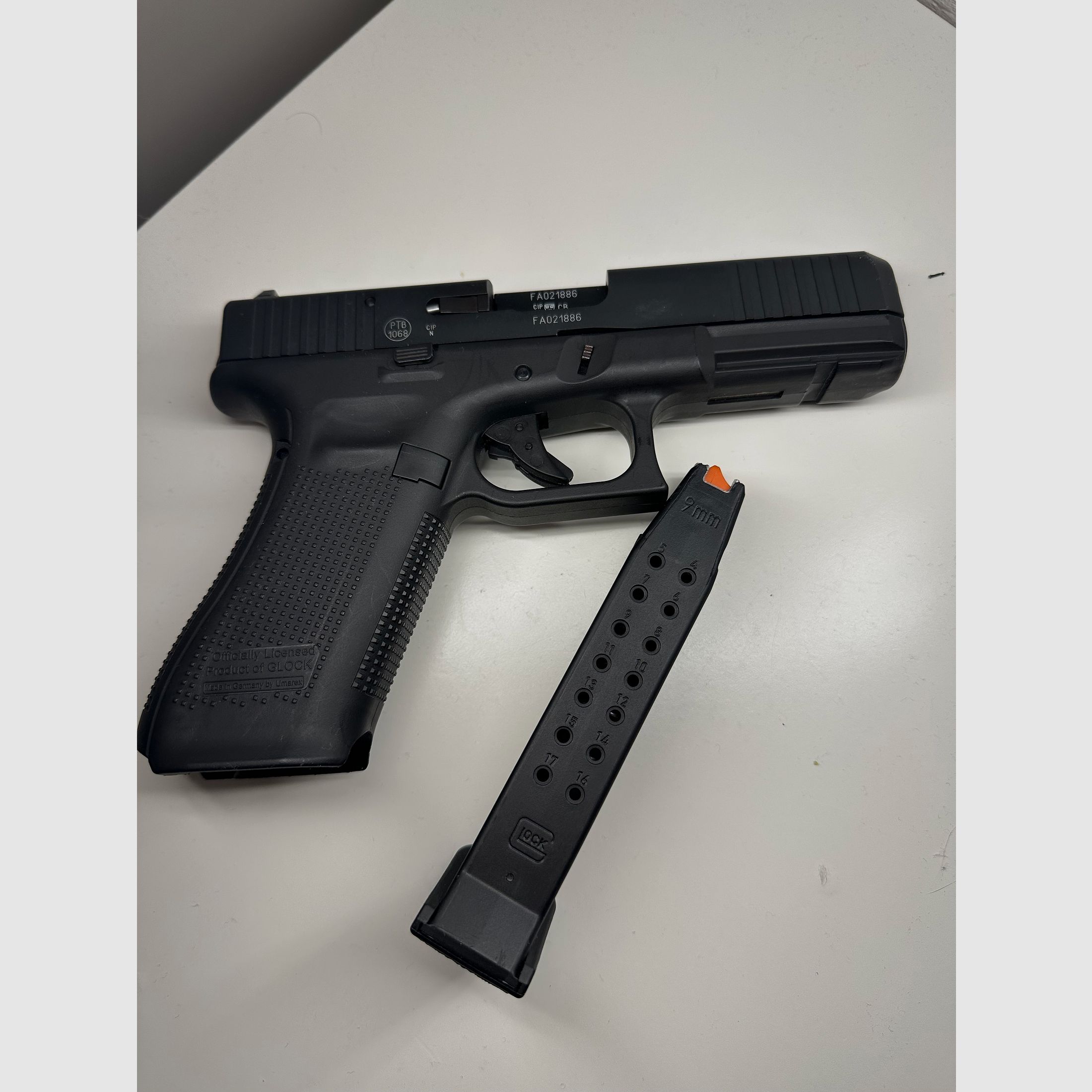 GLOCK 17 PAK mit Zubehör 9mm 