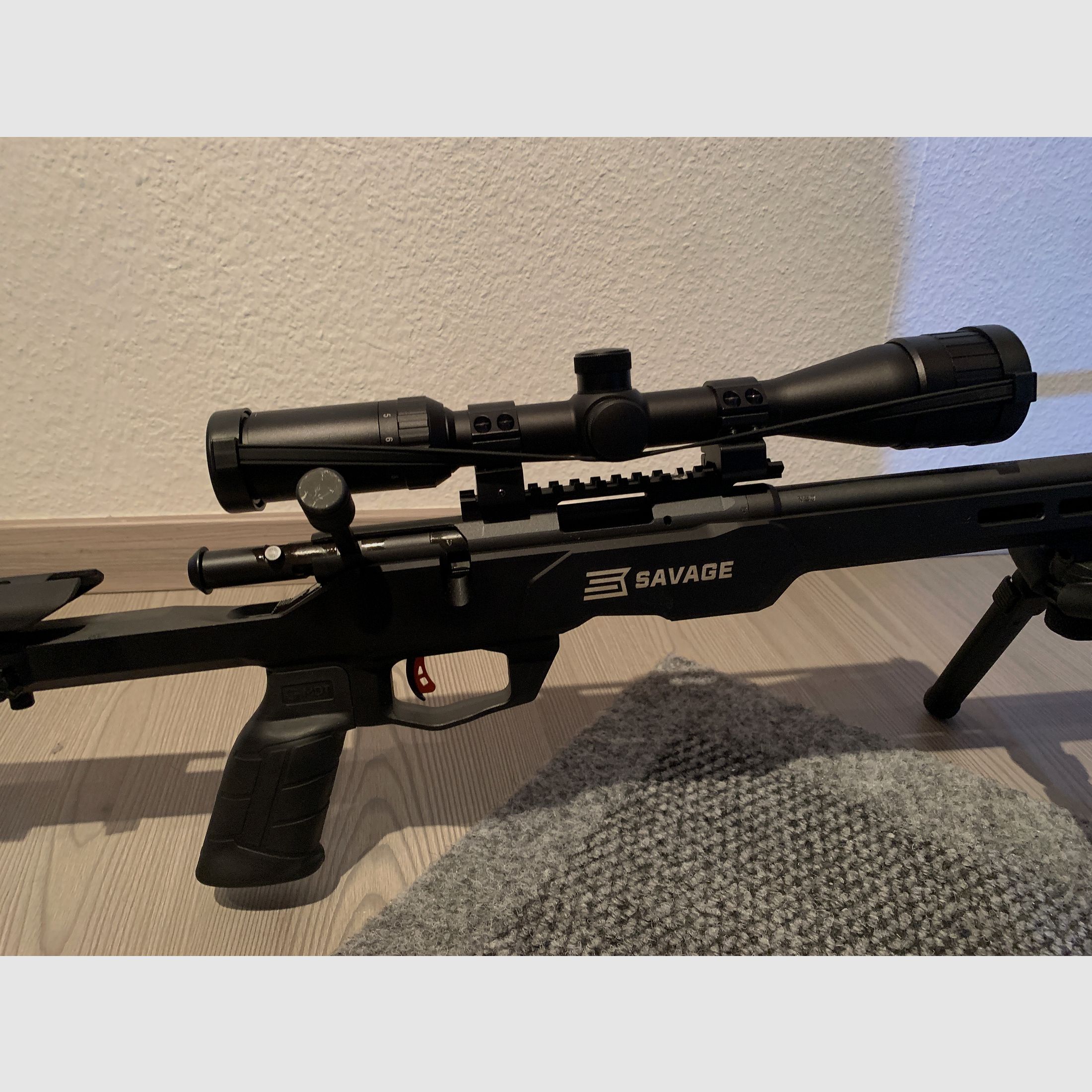 Savage B22 Cal. .22lr con scope e bipiede - come nuovo
