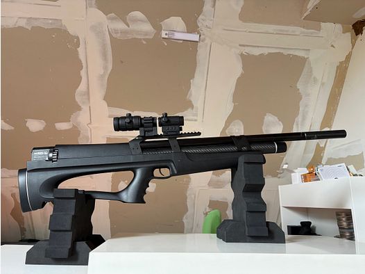 Huben K1 mit Schalldämpfer und Reddot-Magnifier