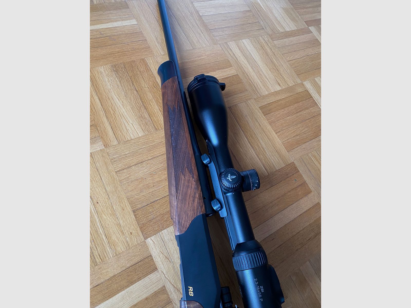 Blaser R8 Holz Standard mit Swarovski Z8i 2,3-18x56