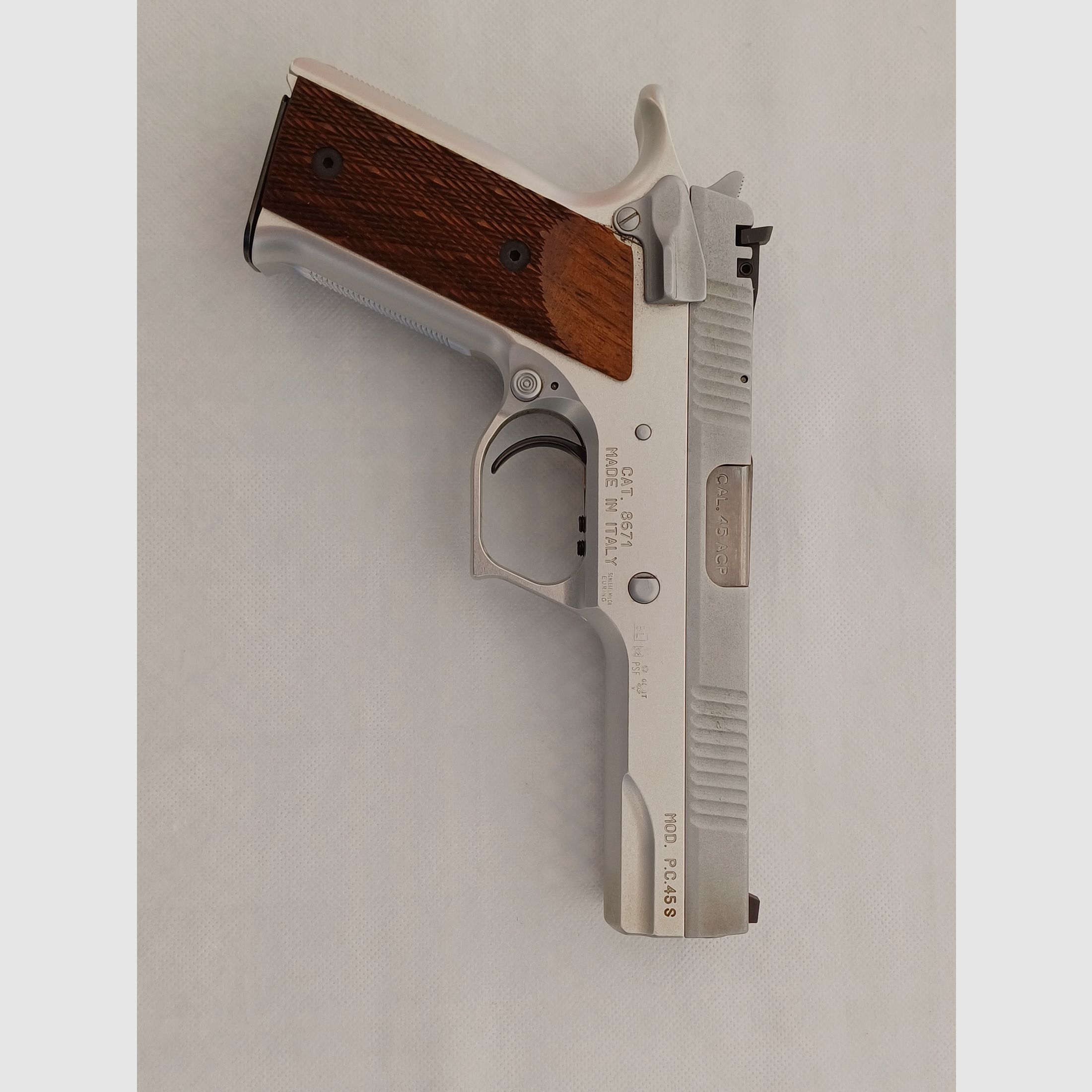 Pardini 45 ACP Nickel Sport Modèle P.C. 45 S, 5 pouces ; Très bien entretenu et peu tiré. Prix incluant 1350 cartouches 45 ACP 230 gr. et 3 chargeurs de rechange
