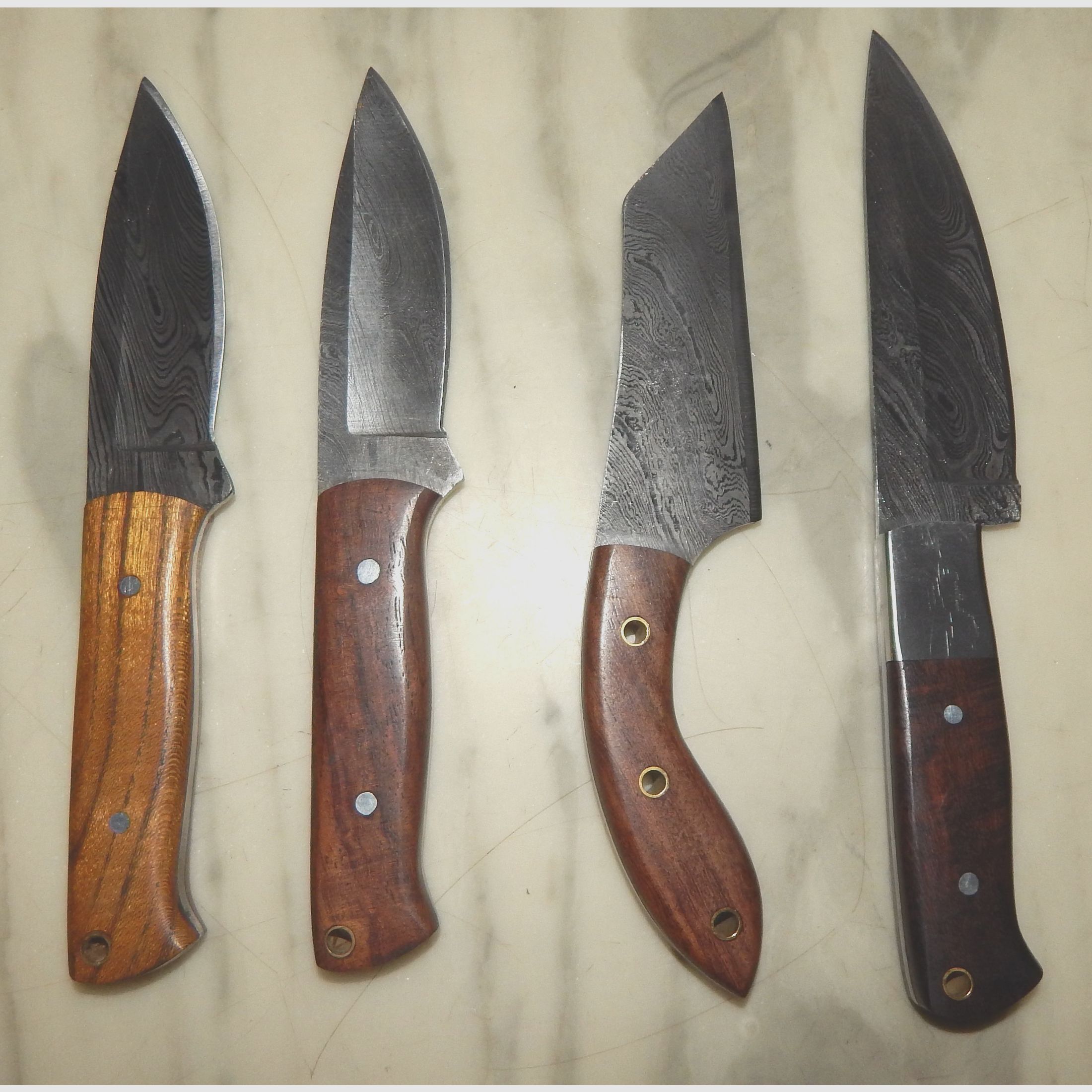 Coltelli da caccia, coltelli da viaggio, coltelli da cucina / acciaio damascato