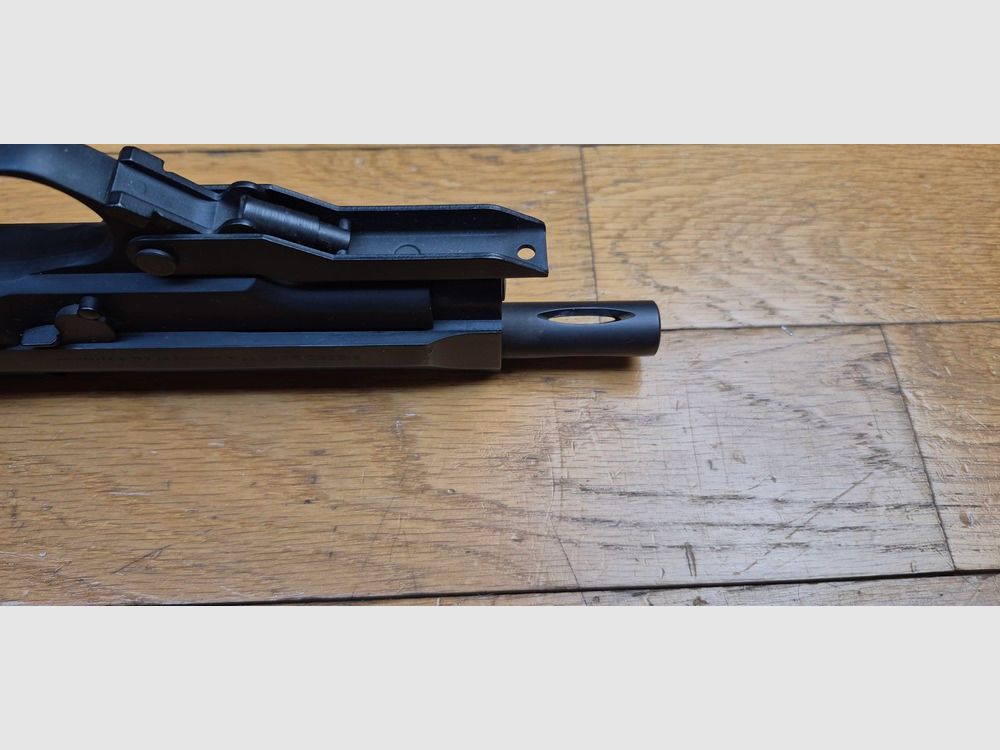 Superb Automatikpistole Beretta 93R – Weniger als 2.000 Exemplare! – Pony-Futteral für Fauré Le Page – Perfekte Anpassung an die Waffe – Sehr seltener originaler klappbarer Schaft – 1 Magazin mit 15 Schuss und 2 Magazine mit 20 Schuss – Ausgezeichneter Zustand, fast neu – TBE ++ – Kategorie A2 – Export AUSSCHLIESSLICH, Bild 17 von 29