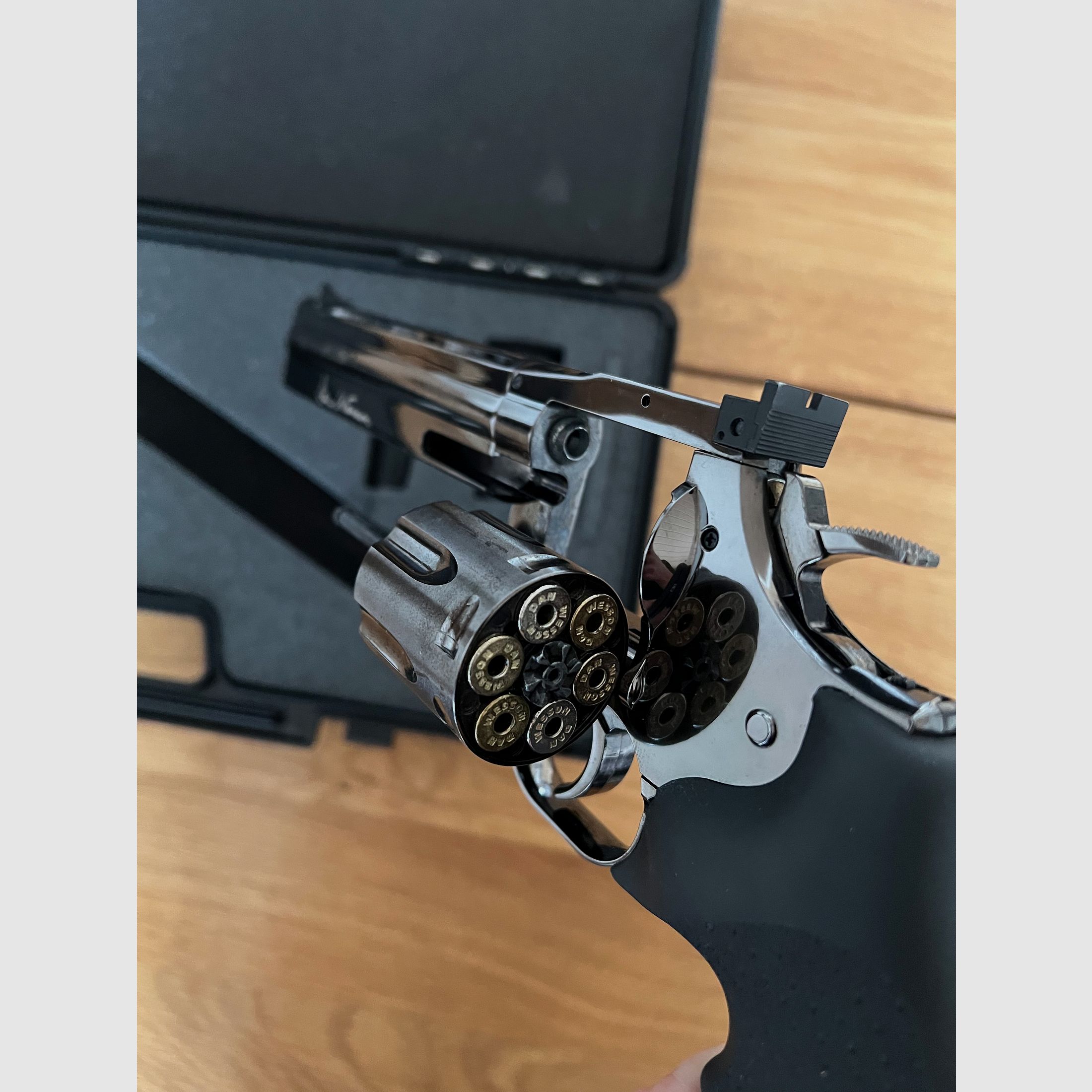 Dan Wesson 715 6"