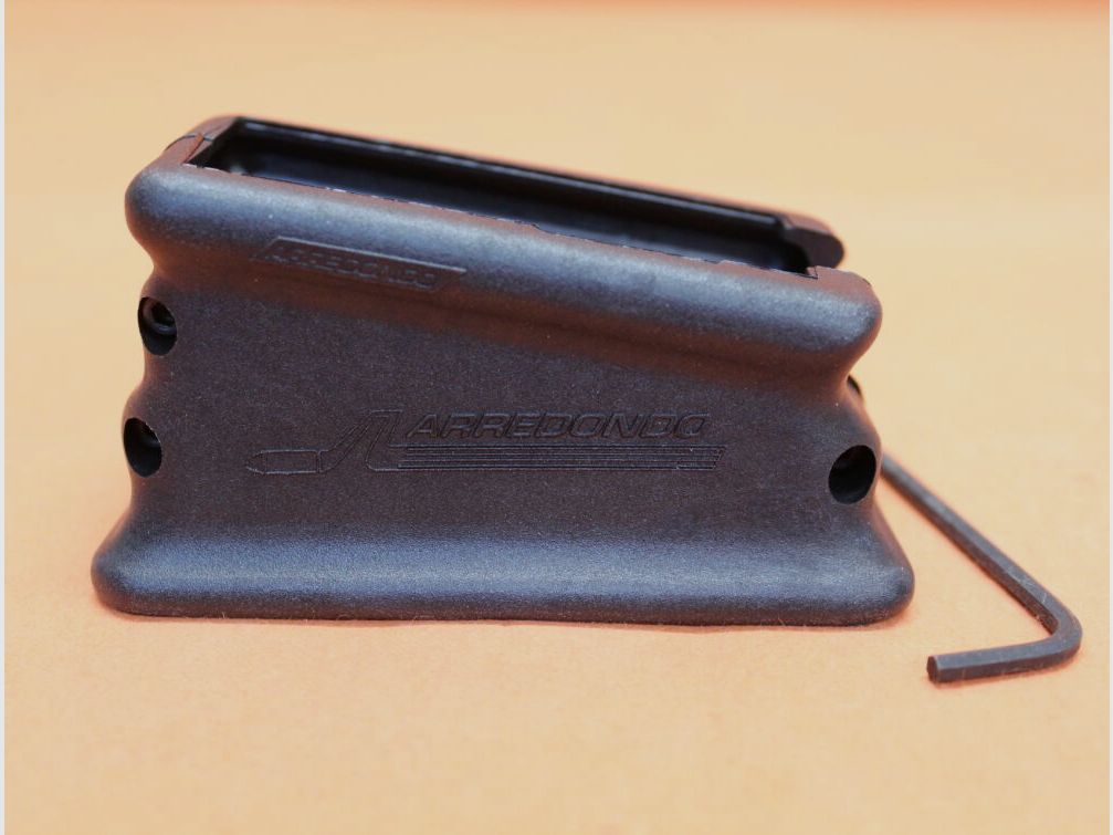 Arredondo AR-15: Magwell Arredondo Polymer black (ARMGW) magazine funnel