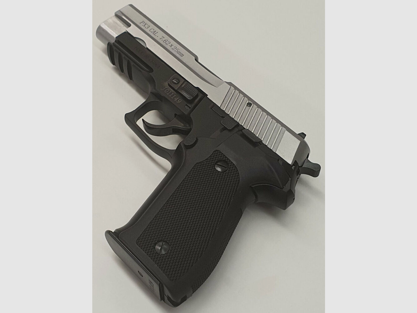 NORINCO Halbautom. Pistole NORINCO Mod.NP762/ NP22/ PX-3 bicolor im Kaliber 7,62x25tokarev Inkl. Zubehör
