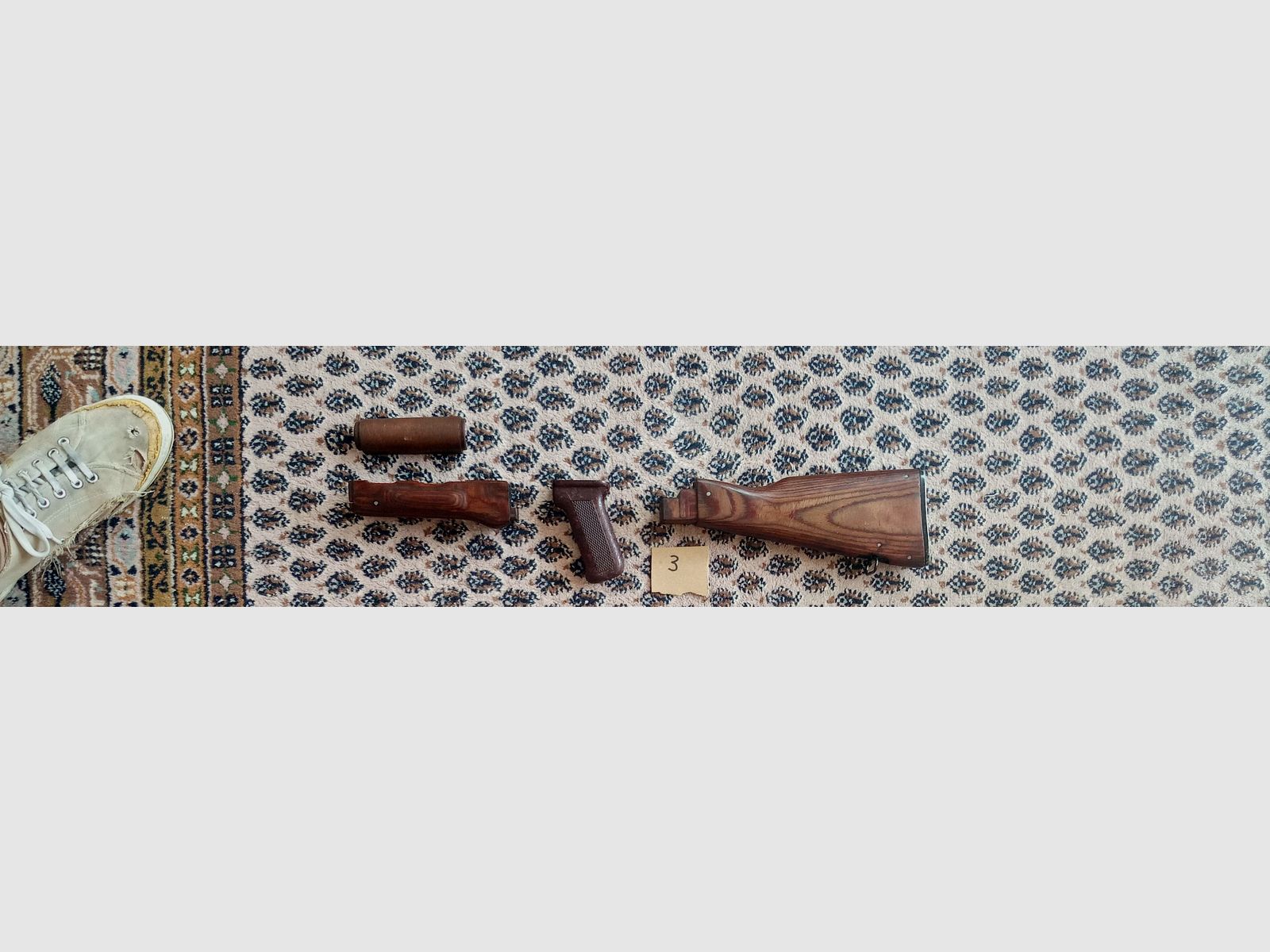Conjuntos completos de madera laminada para stock fijo, incluyendo empuñadura de baquelita, stock y guardamanos / AKM y AK74 / también posible para NEDI SDM Type 56 de forma indirecta